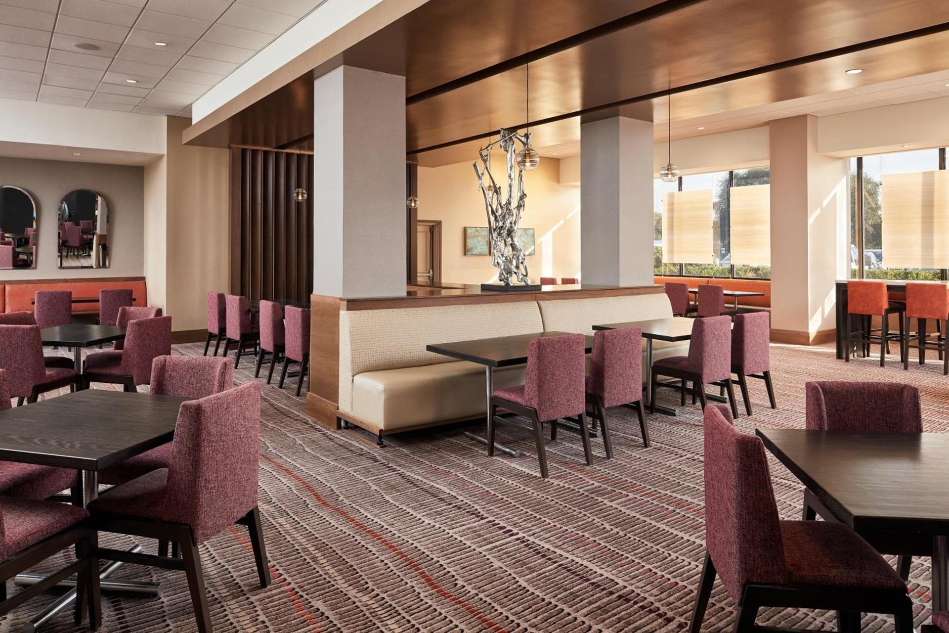 Crowne Plaza Dallas Market Ctr - Love Field, an IHG Hotel photo 9
