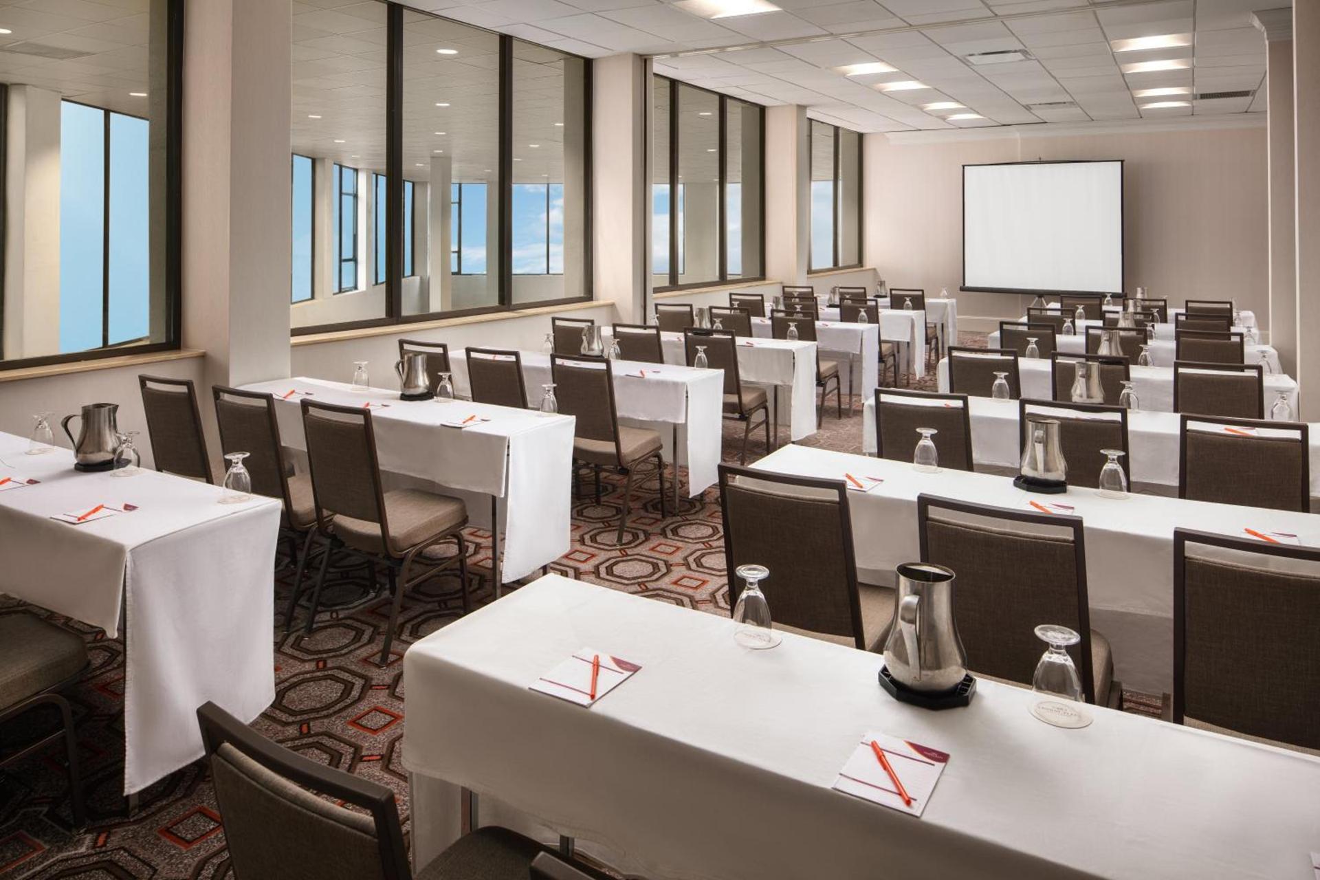 Crowne Plaza Dallas Market Ctr - Love Field, an IHG Hotel photo 12