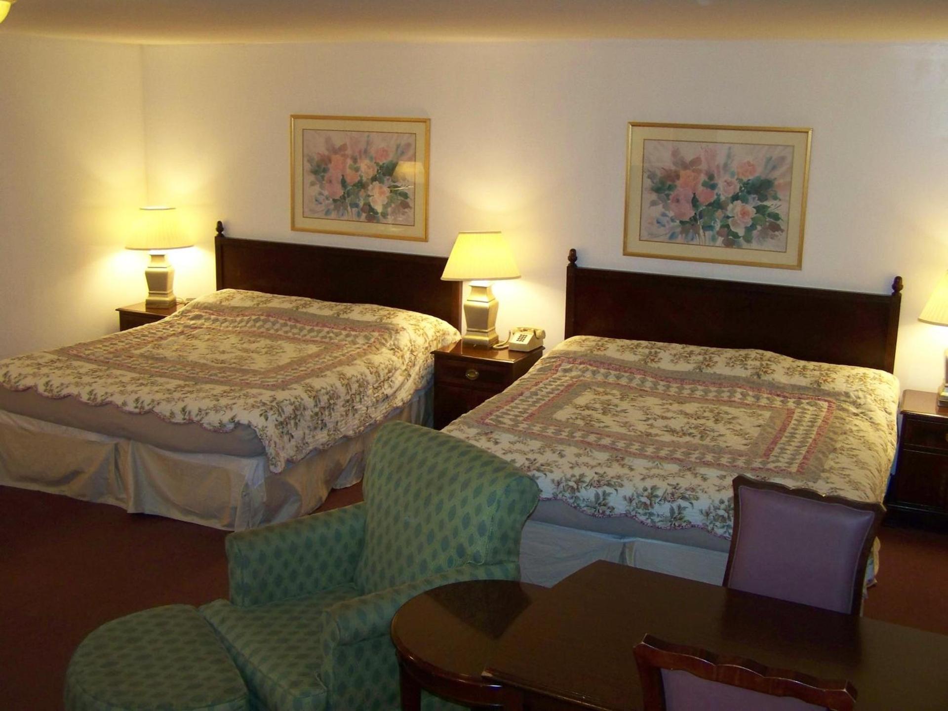 Golden Knight Inn and Suites photo 60