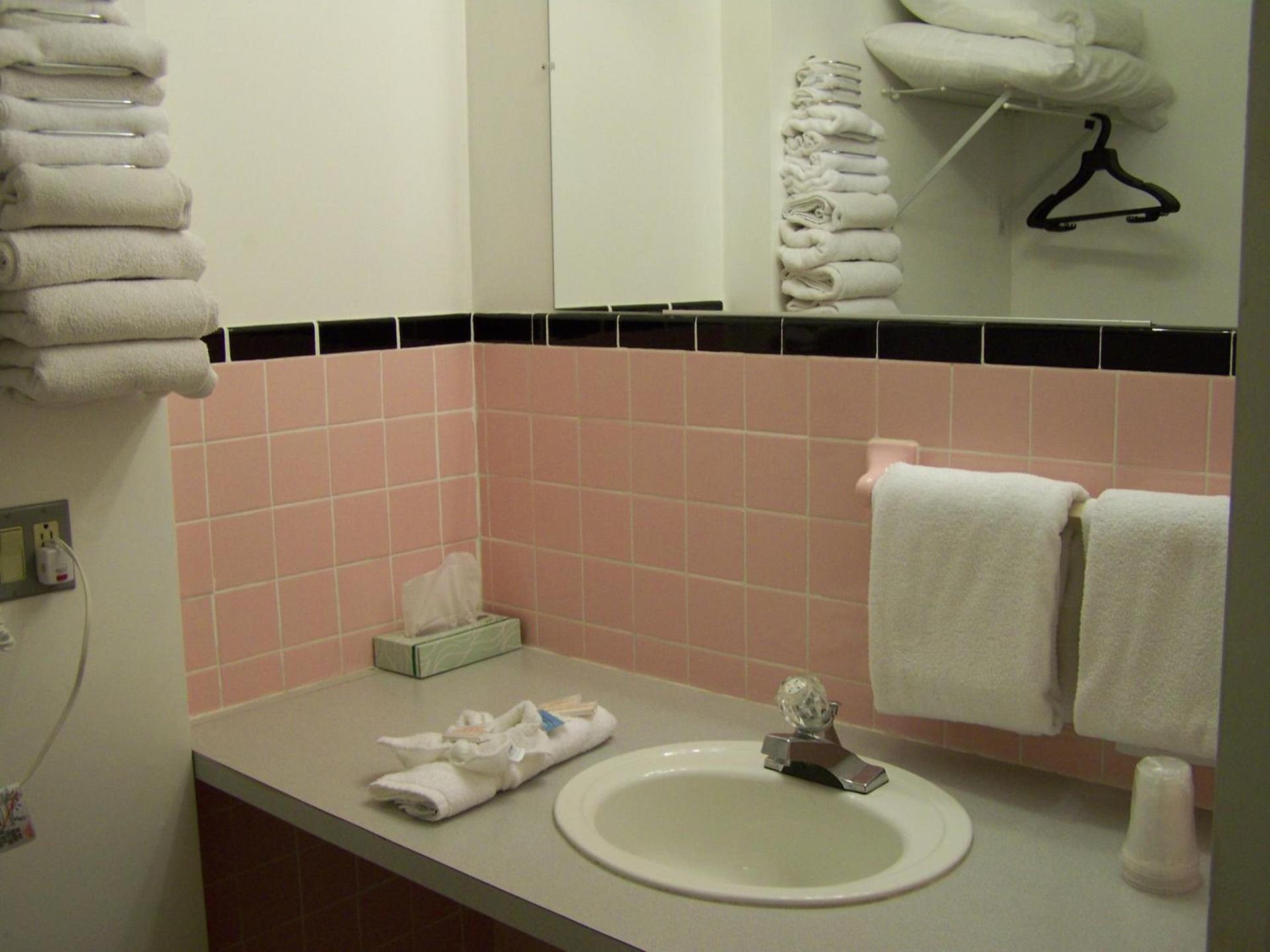 Golden Knight Inn and Suites photo 61