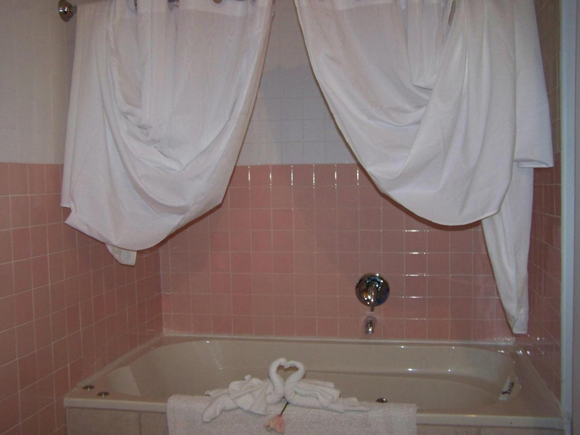 Golden Knight Inn and Suites photo 64