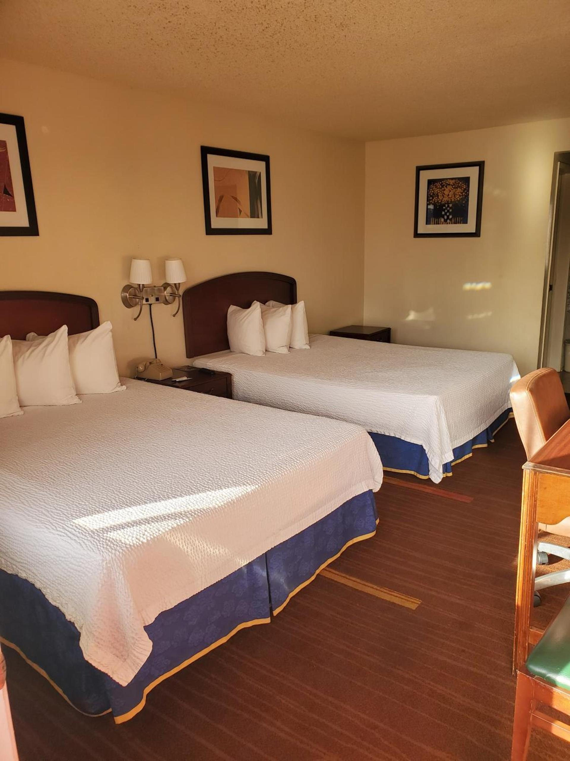 Eunice Plaza Motel photo 31