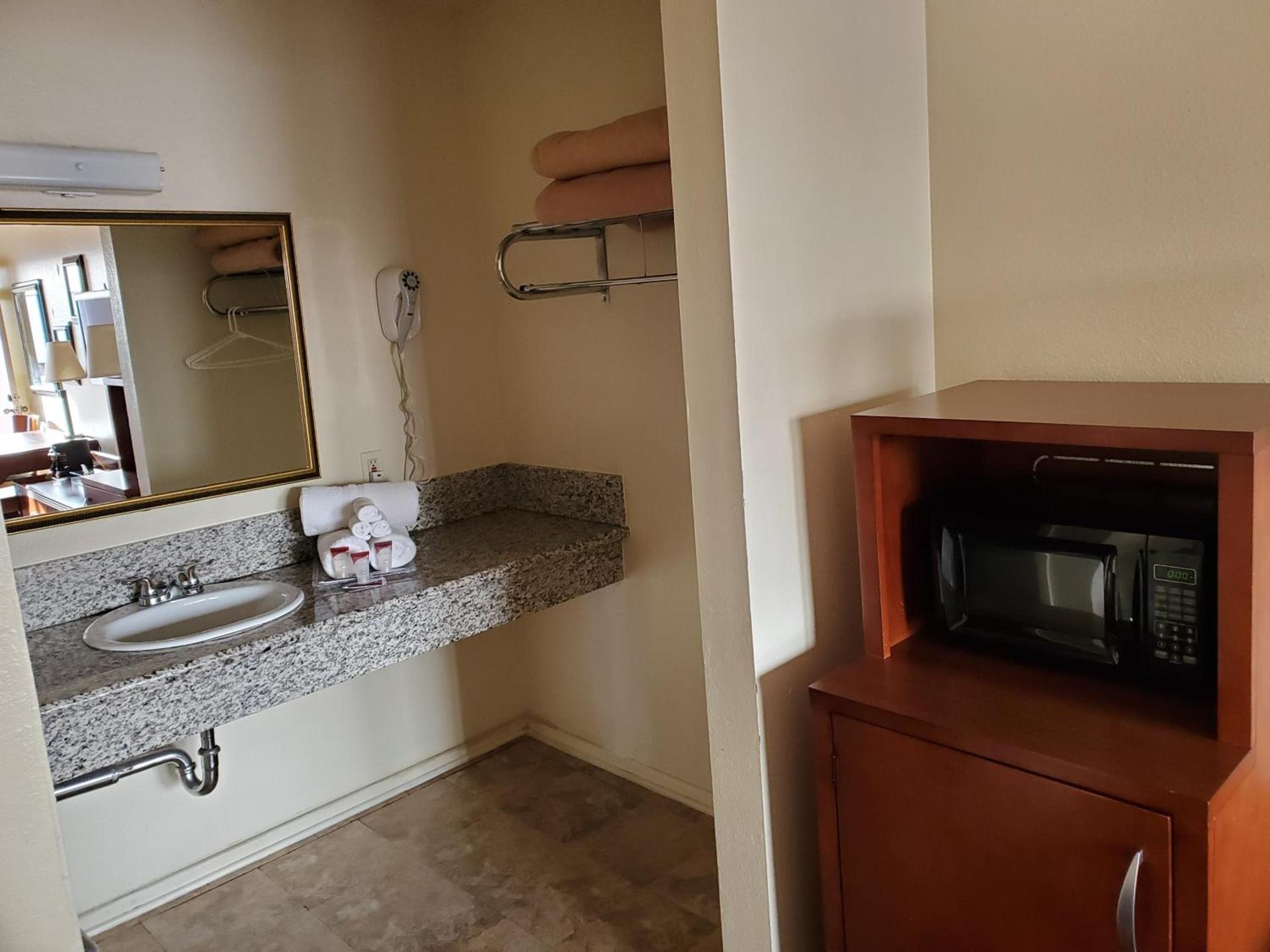 Eunice Plaza Motel photo 28