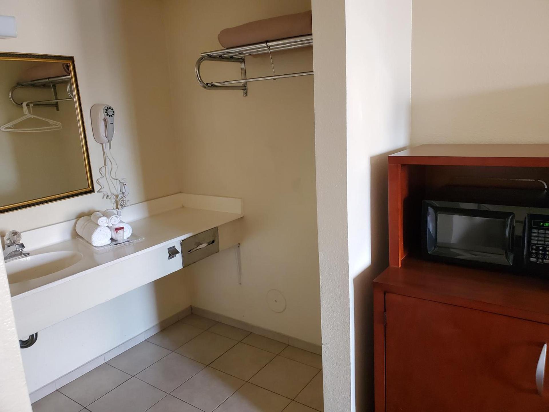 Eunice Plaza Motel photo 21