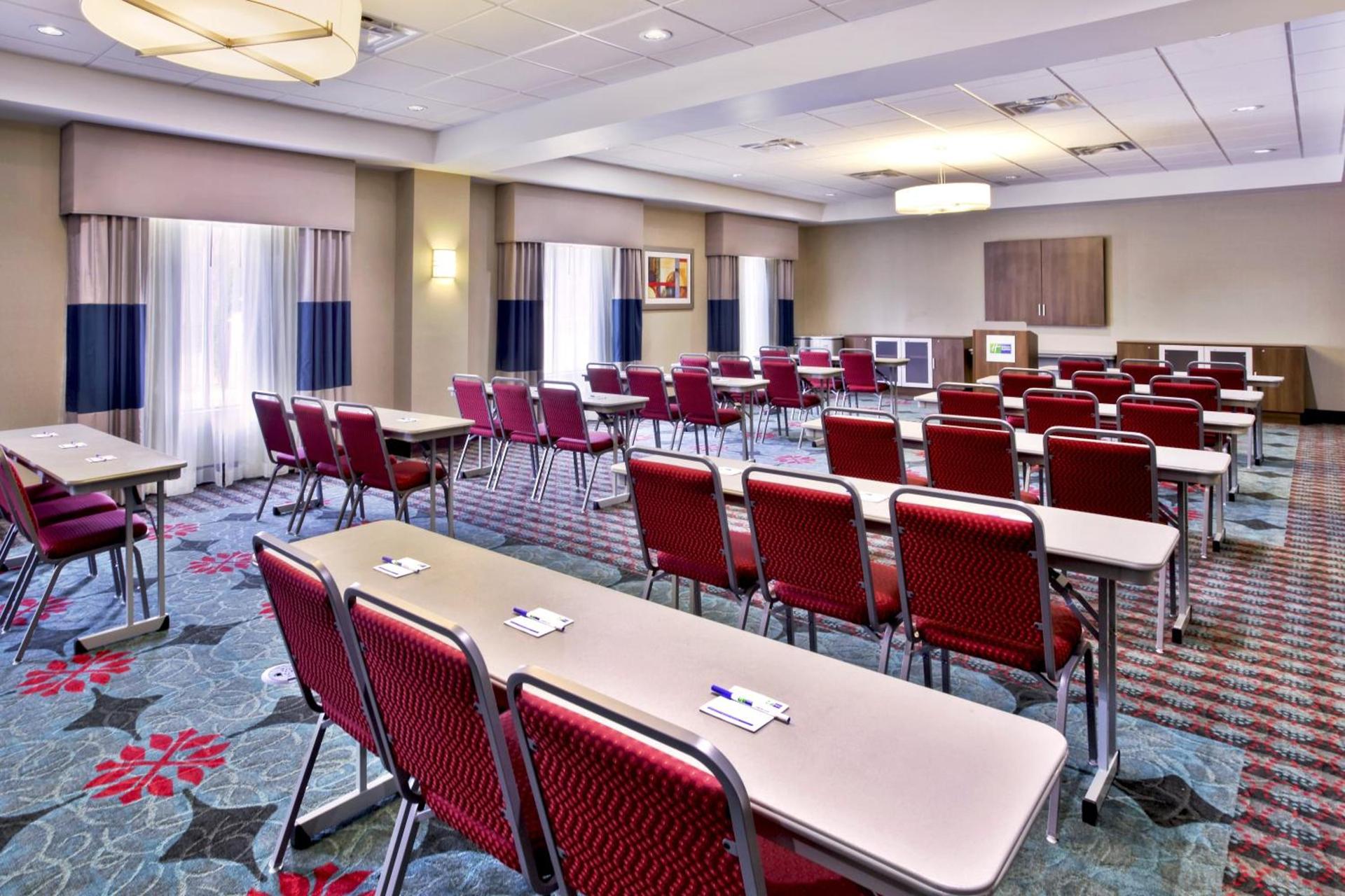 Holiday Inn Express & Suites Oak Ridge by IHG photo 17