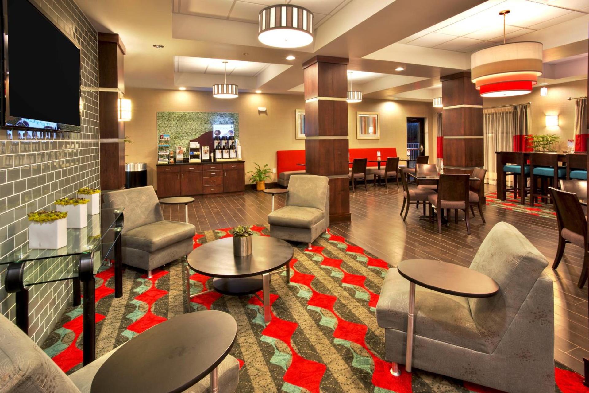 Holiday Inn Express & Suites Oak Ridge by IHG photo 2