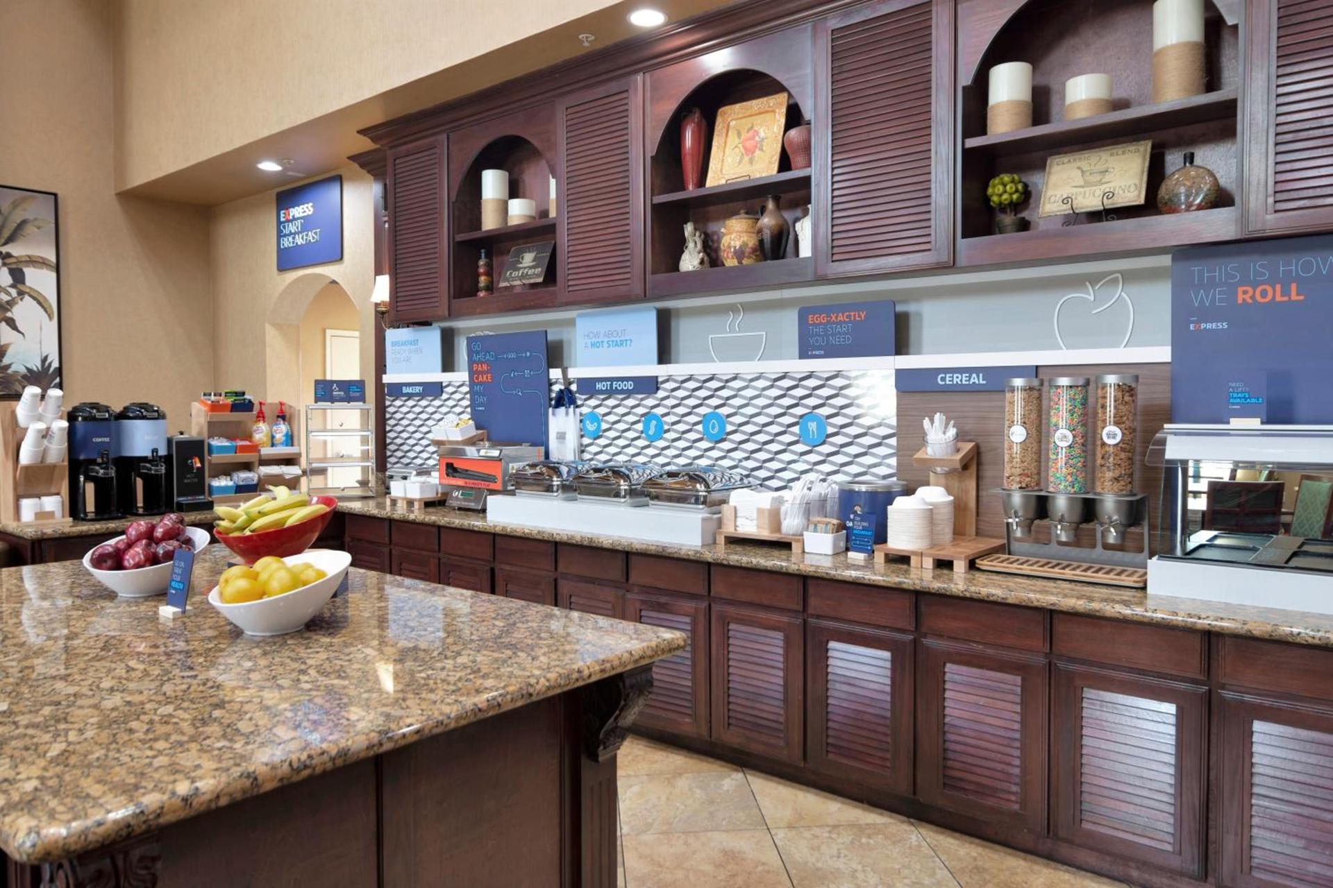 Holiday Inn Express Hotel & Suites DFW West - Hurst by IHG photo 25