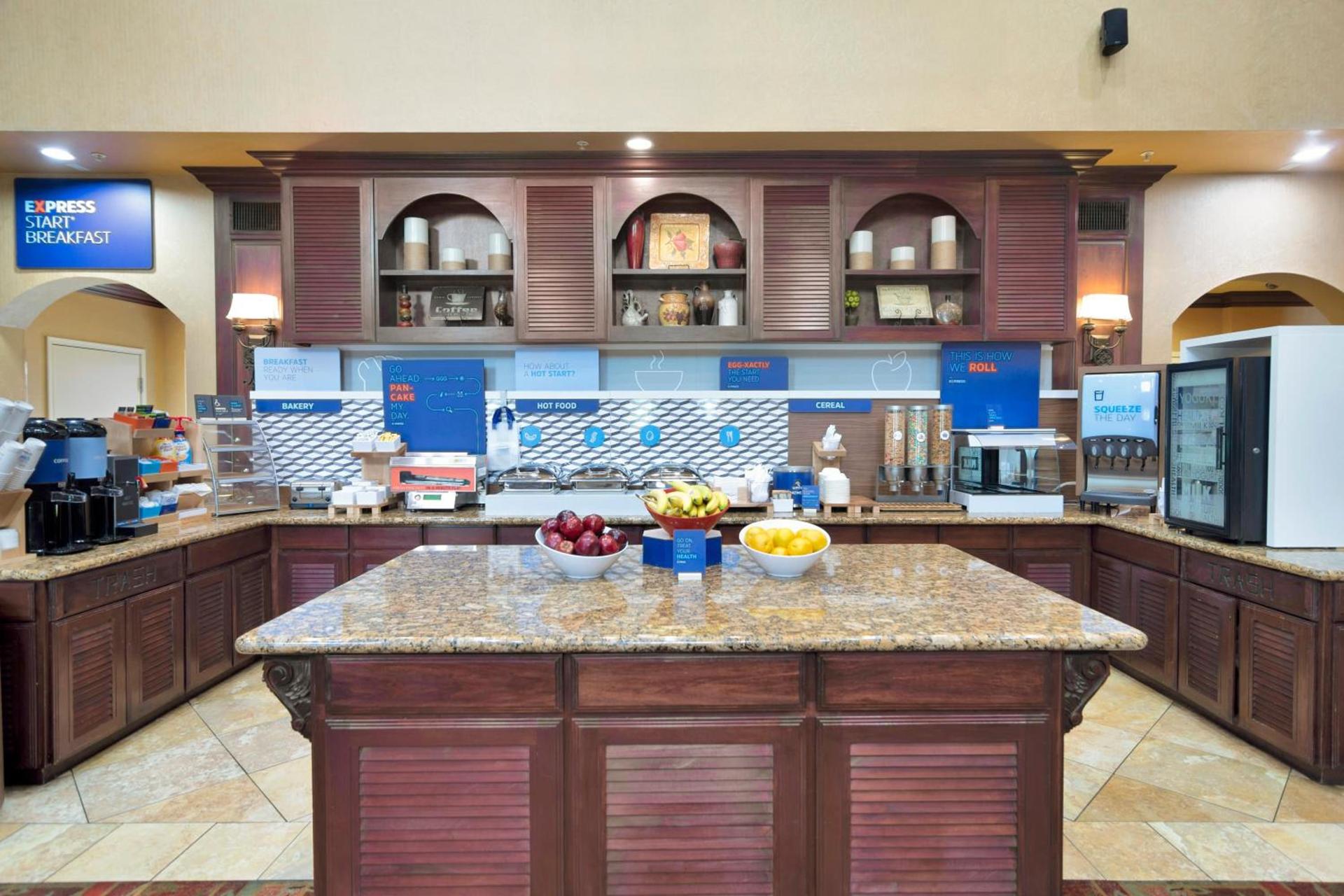 Holiday Inn Express Hotel & Suites DFW West - Hurst by IHG photo 21