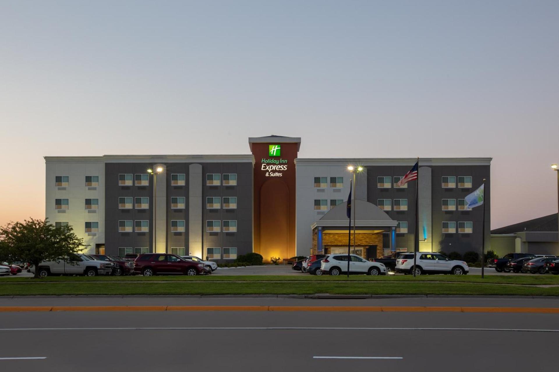 Holiday Inn Express Hotel & Suites Columbus by IHG — hotel in Columbus