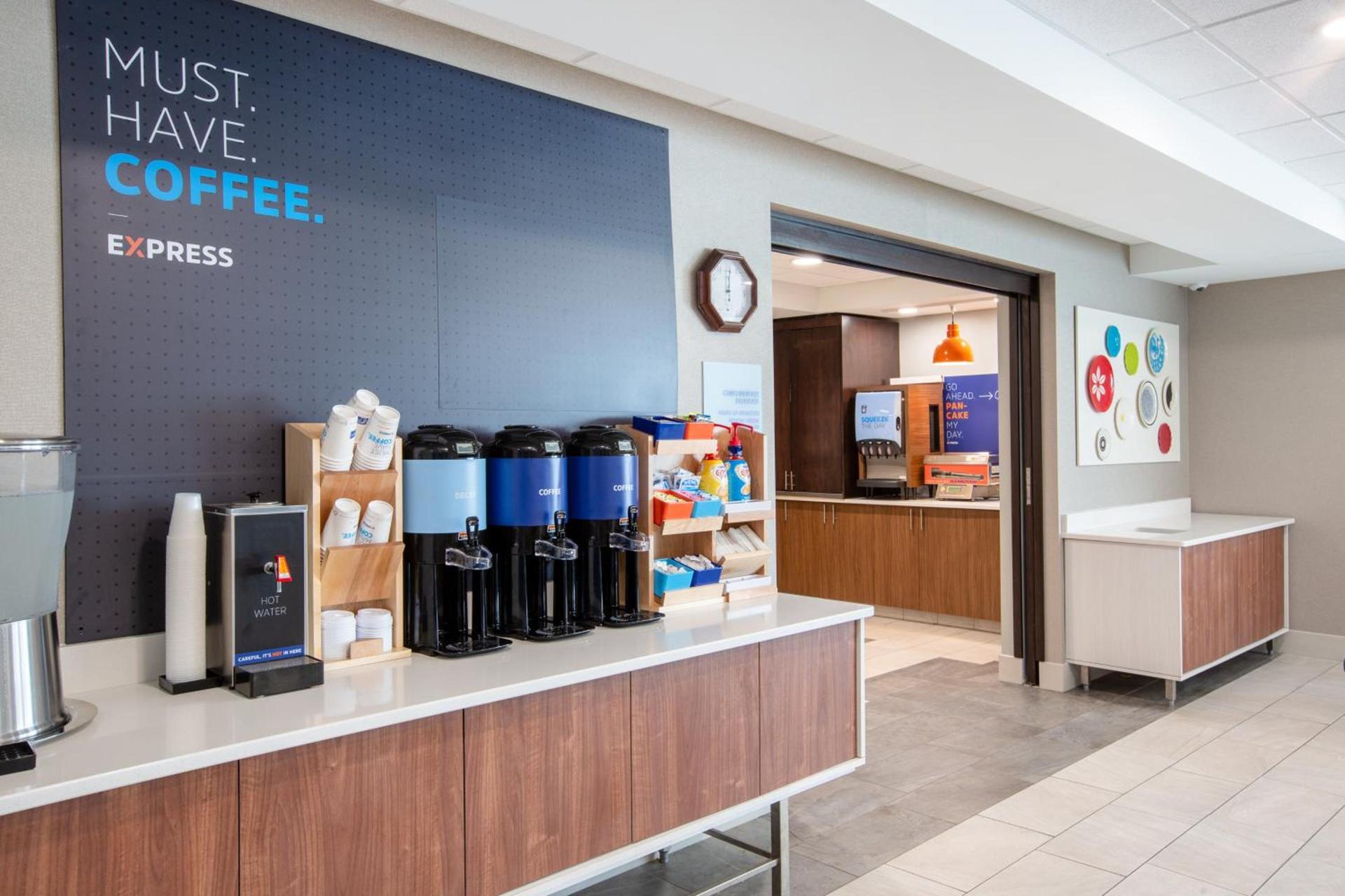 Holiday Inn Express Hotel & Suites Columbus by IHG photo 24