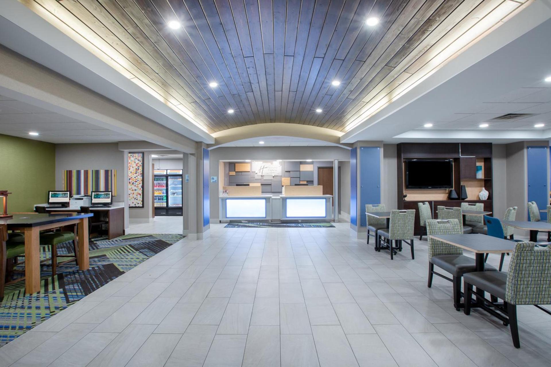 Holiday Inn Express Hotel & Suites Columbus by IHG photo 13