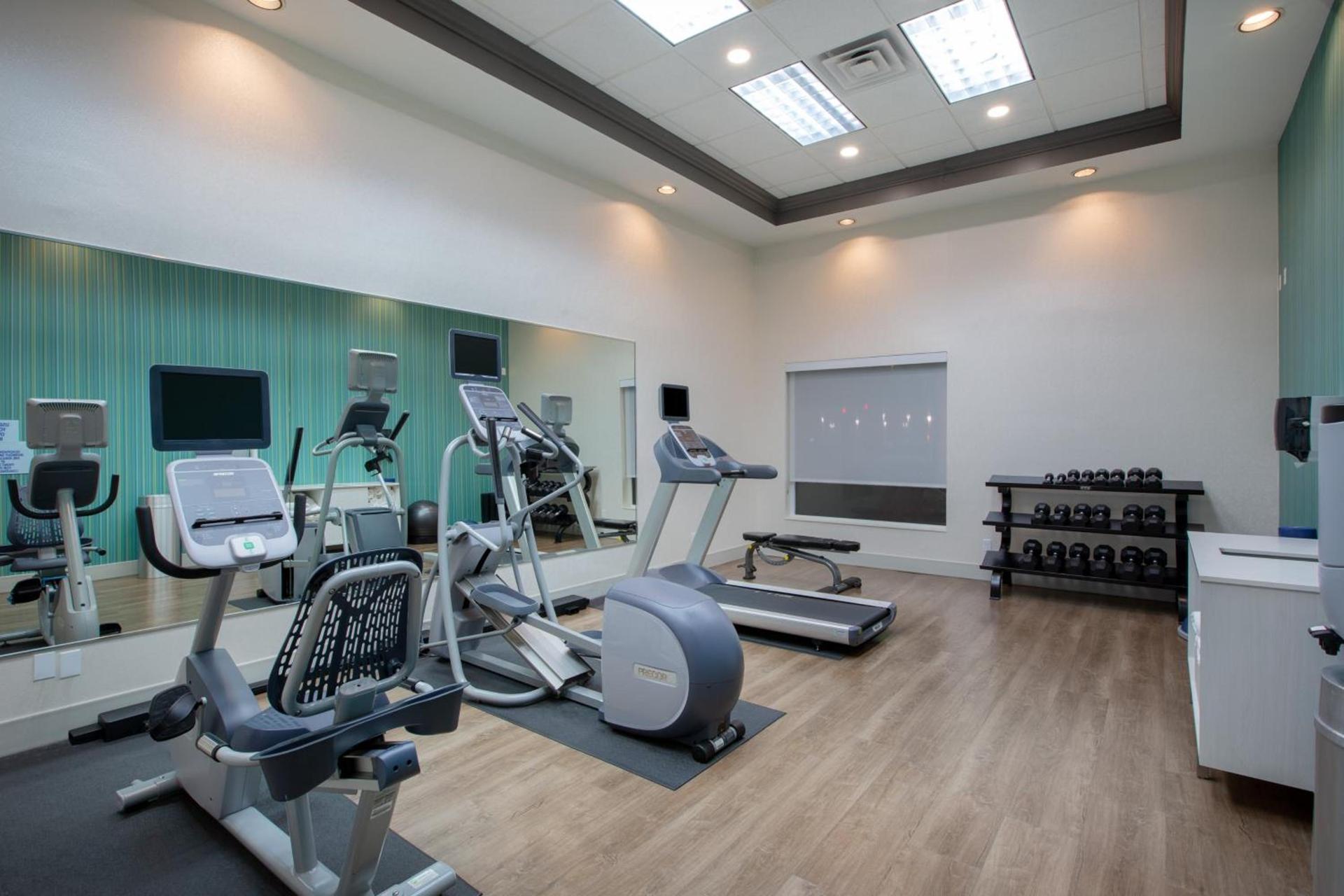 Holiday Inn Express Hotel & Suites Columbus by IHG photo 7
