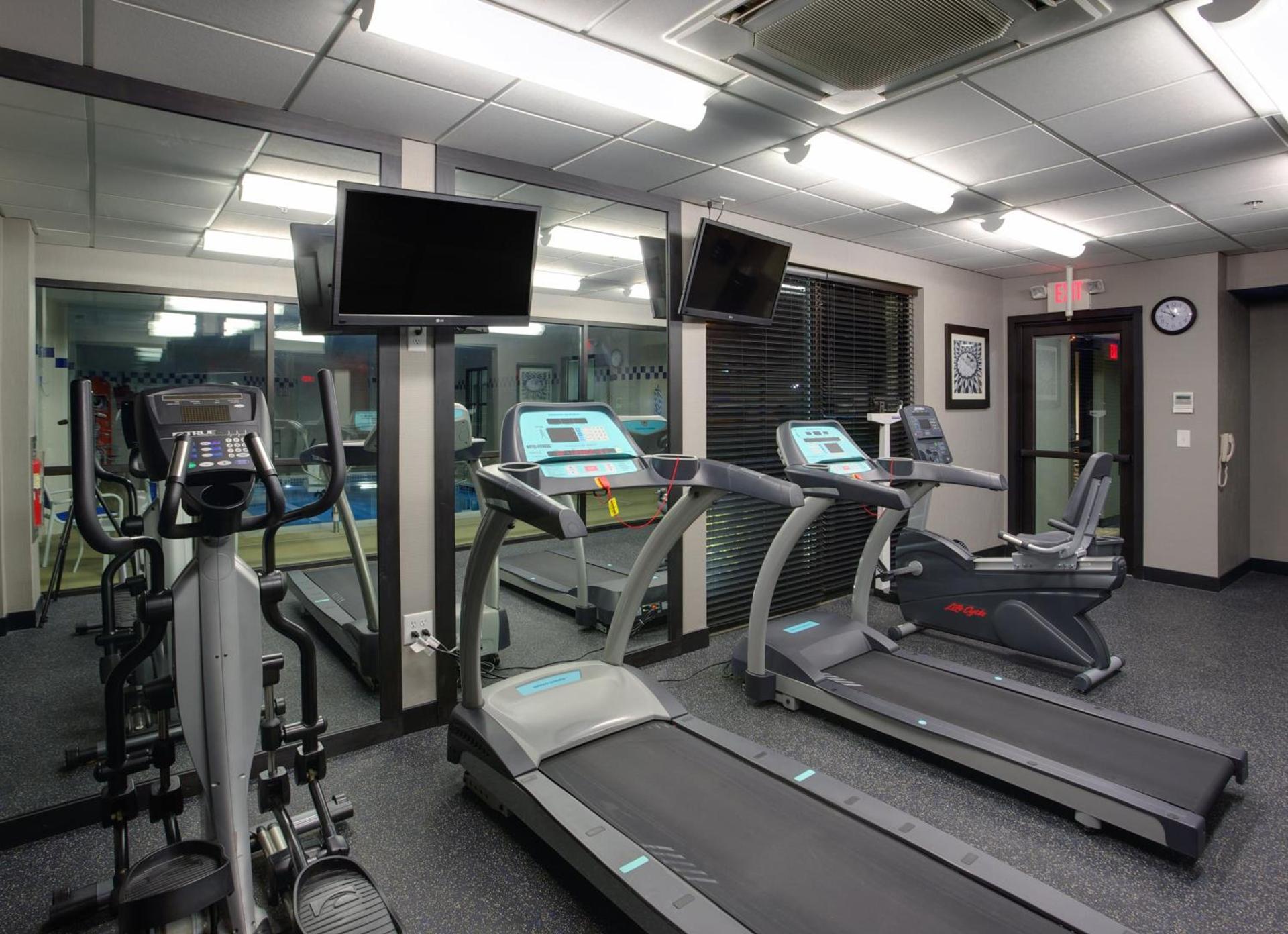 Holiday Inn Express Hotel & Suites Meadowlands Area by IHG photo 12