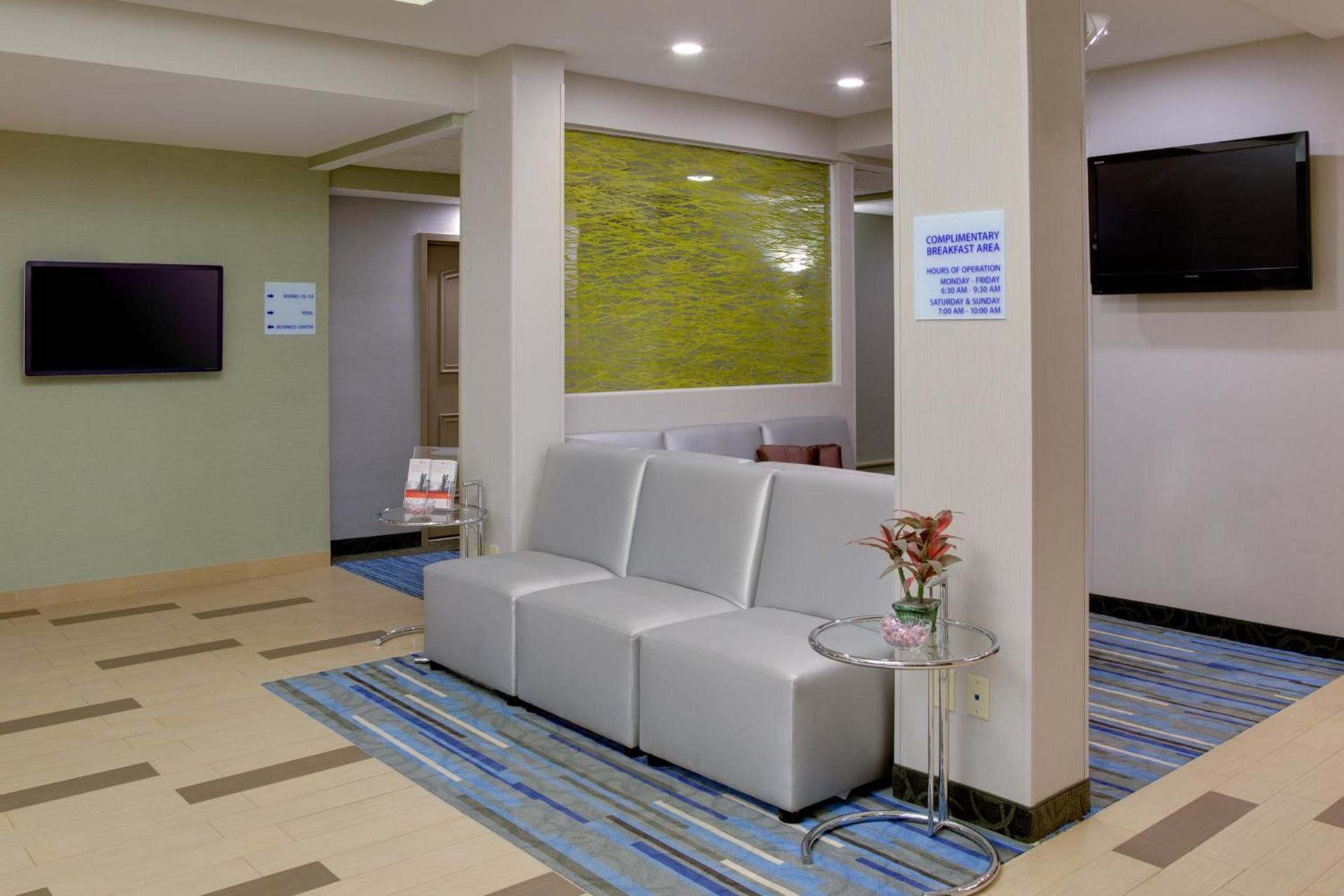 Holiday Inn Express Hotel & Suites Meadowlands Area by IHG photo 9