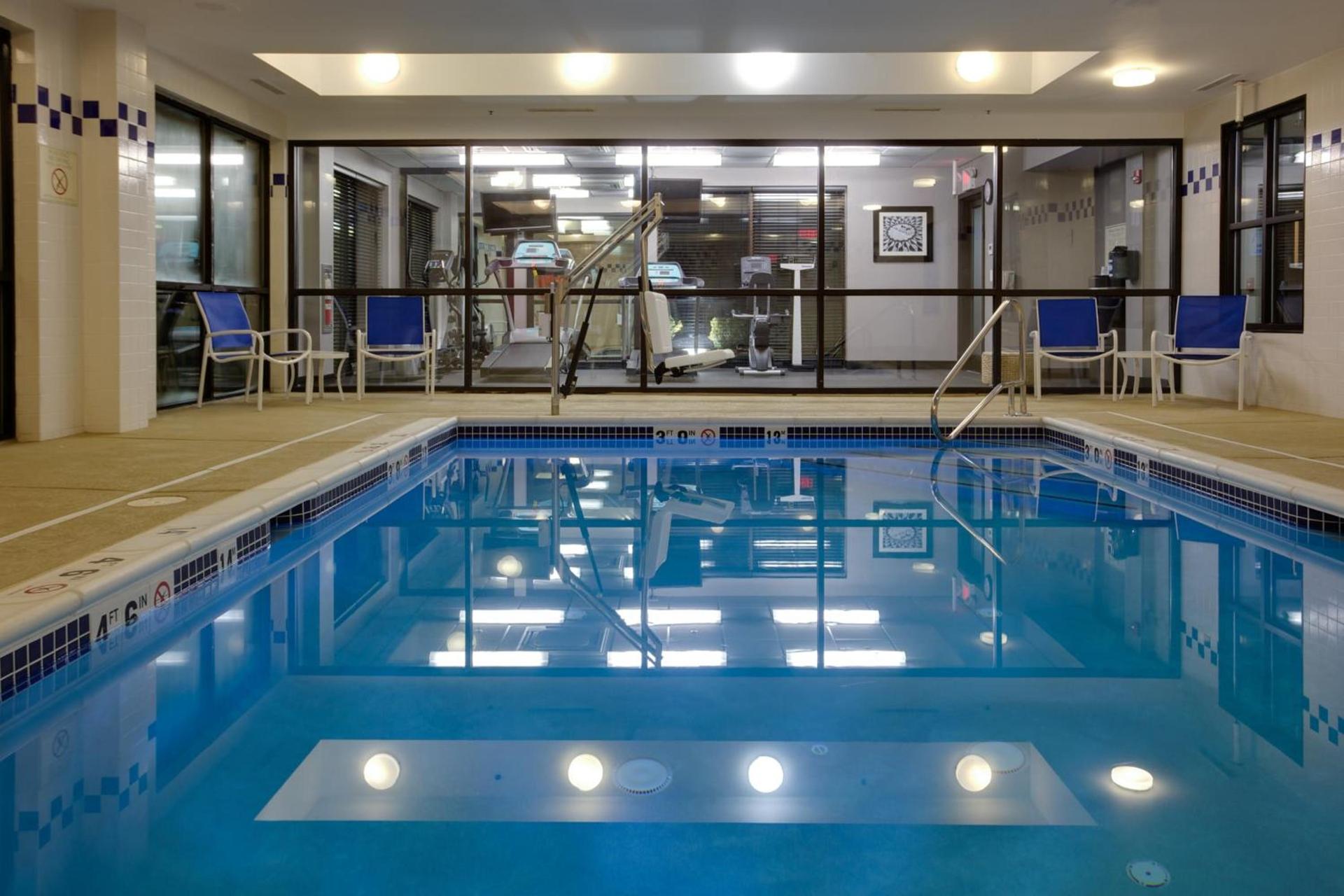 Holiday Inn Express Hotel & Suites Meadowlands Area by IHG photo 20