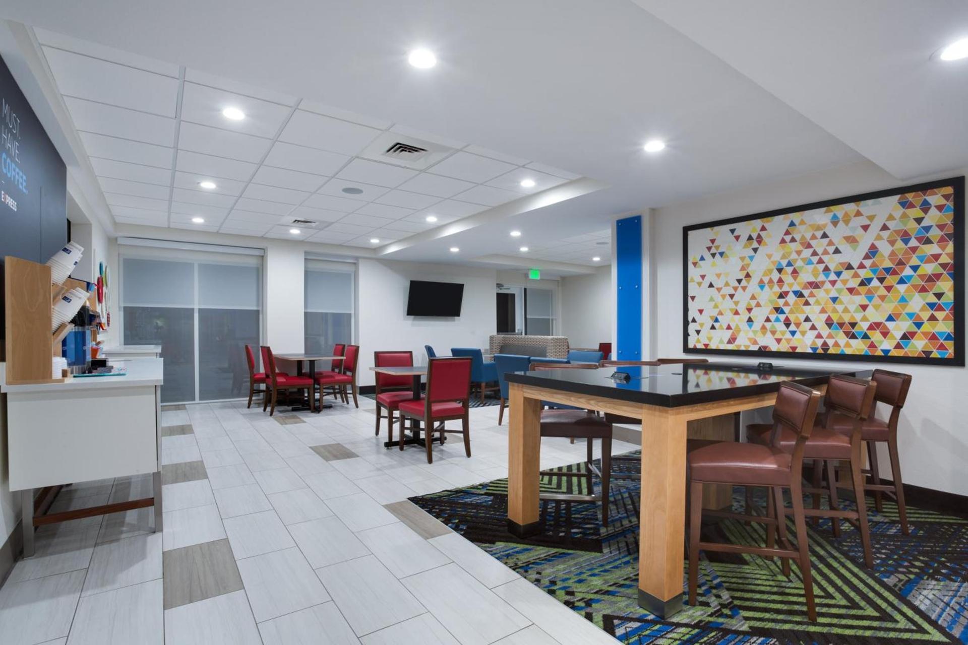 Holiday Inn Express & Suites. by IHG photo 30