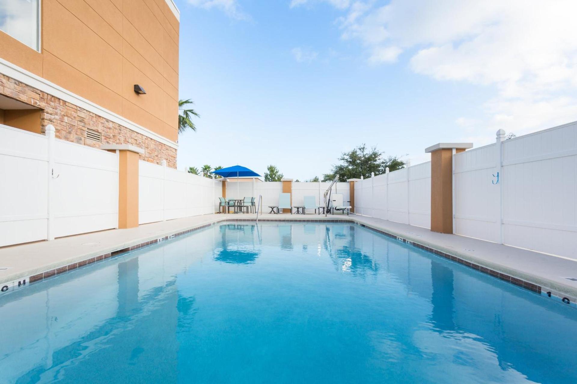 Holiday Inn Express & Suites. by IHG photo 12