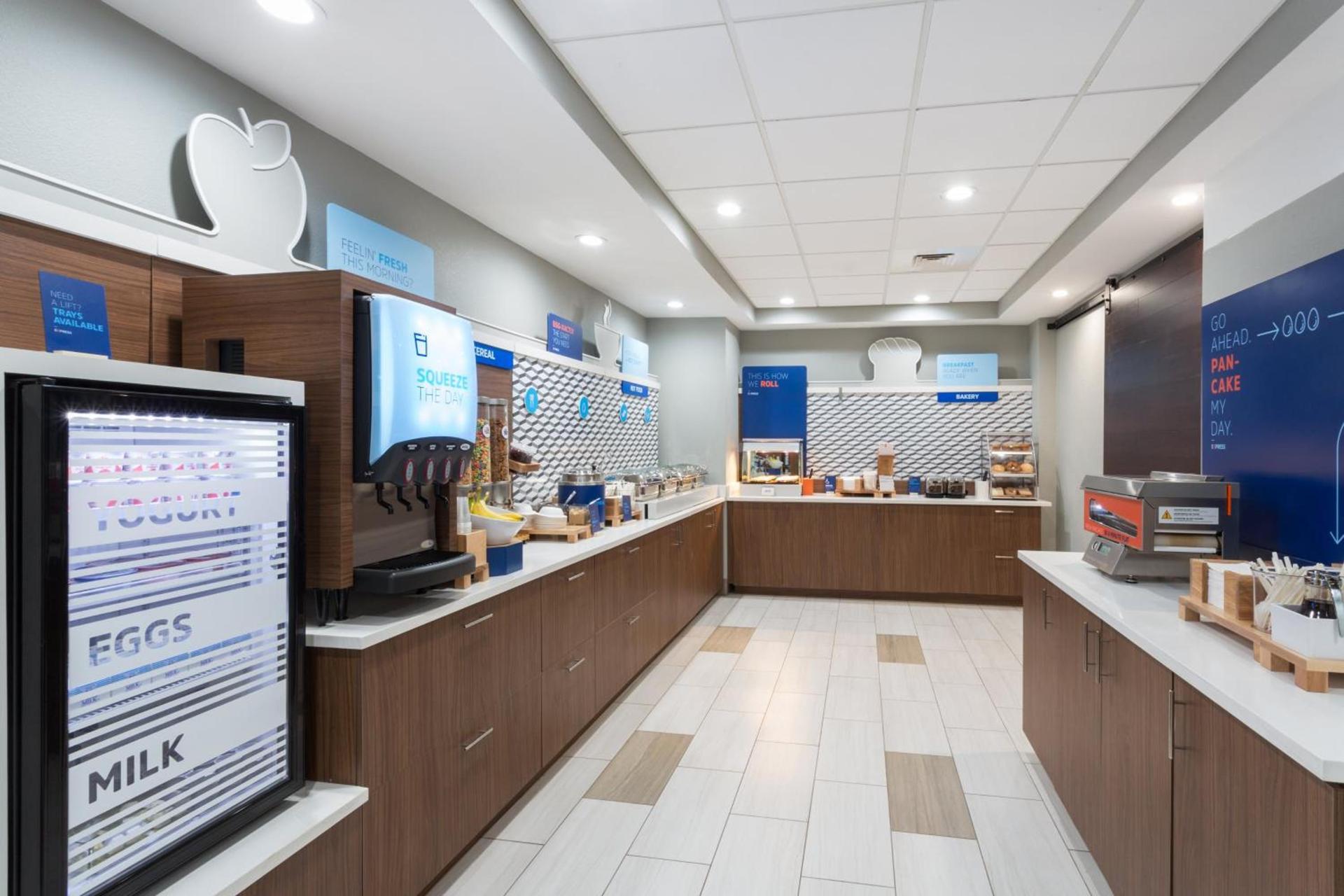 Holiday Inn Express & Suites. by IHG photo 7
