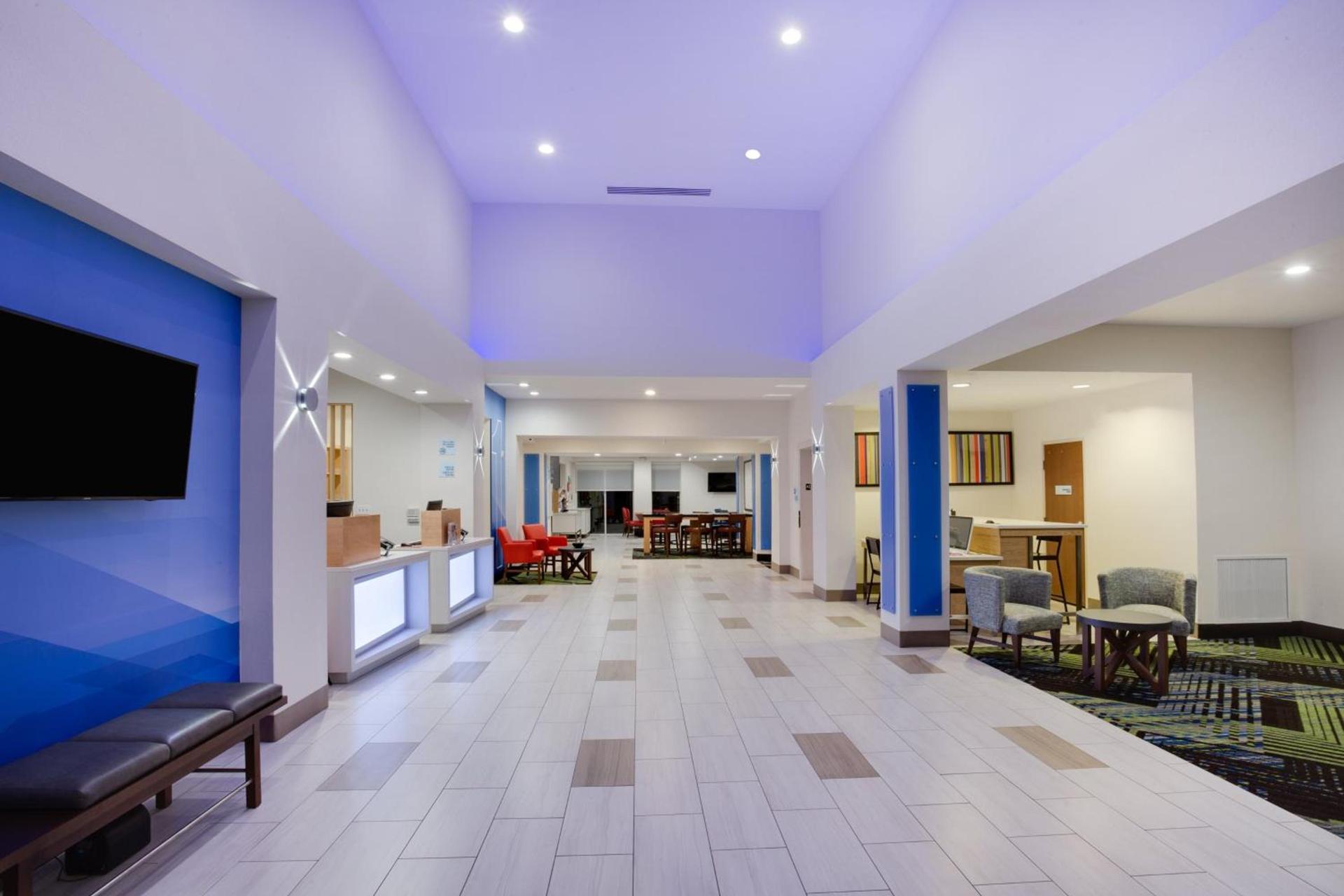 Holiday Inn Express & Suites. by IHG photo 29