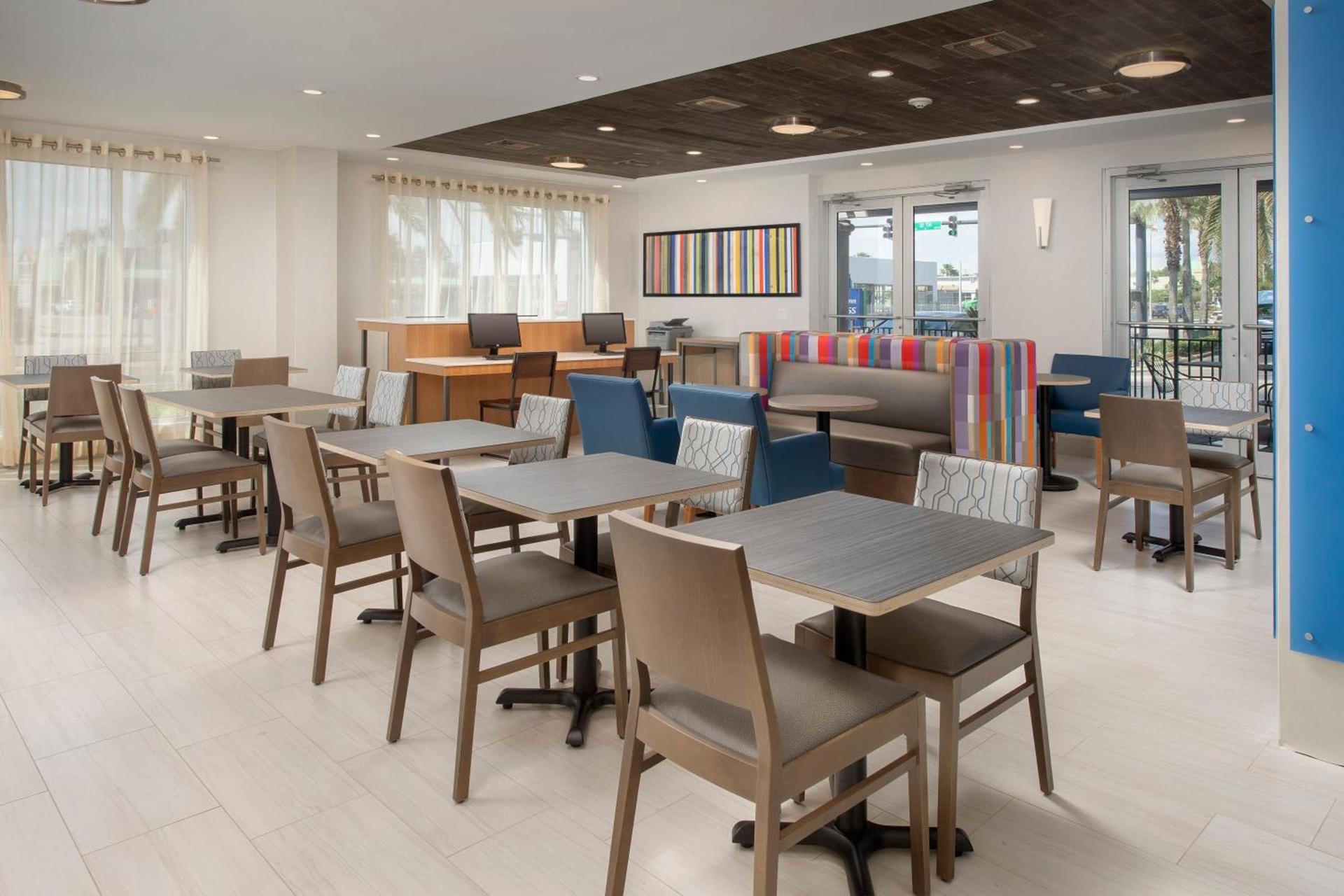 Holiday Inn Express Jacksonville Beach by IHG photo 5