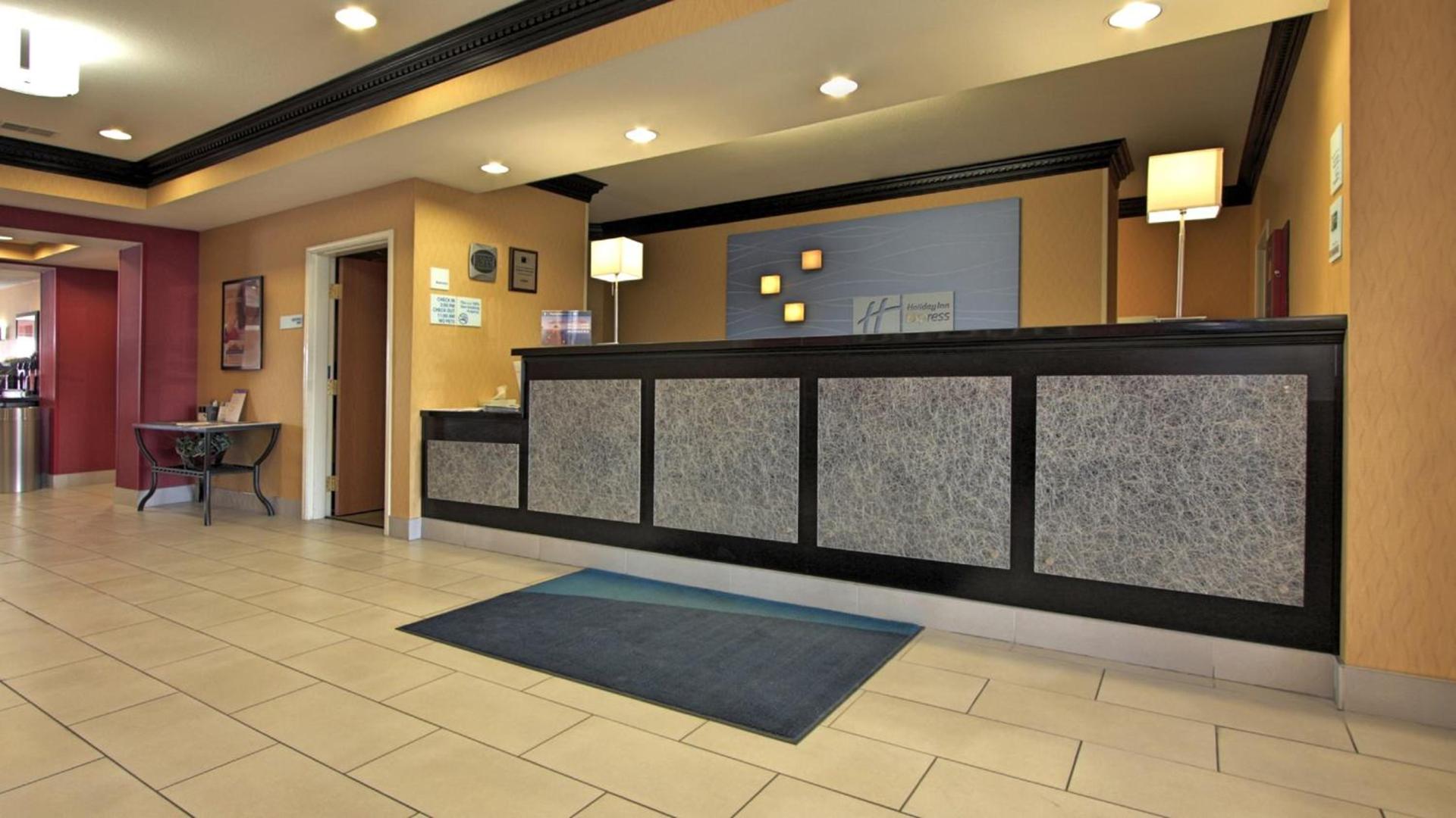 Holiday Inn Express Hotel & Suites Defiance by IHG photo 10