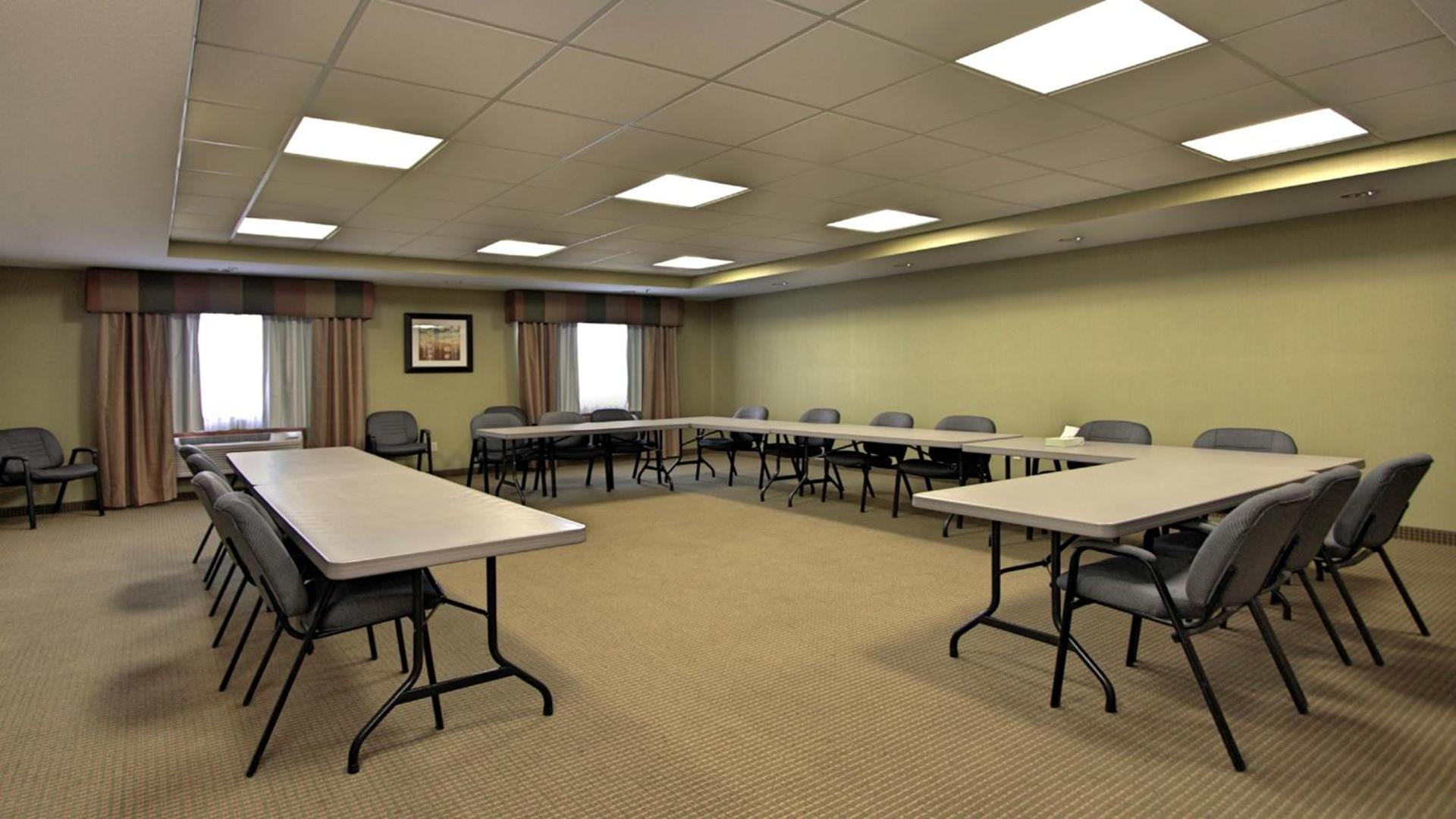 Holiday Inn Express Hotel & Suites Defiance by IHG photo 14