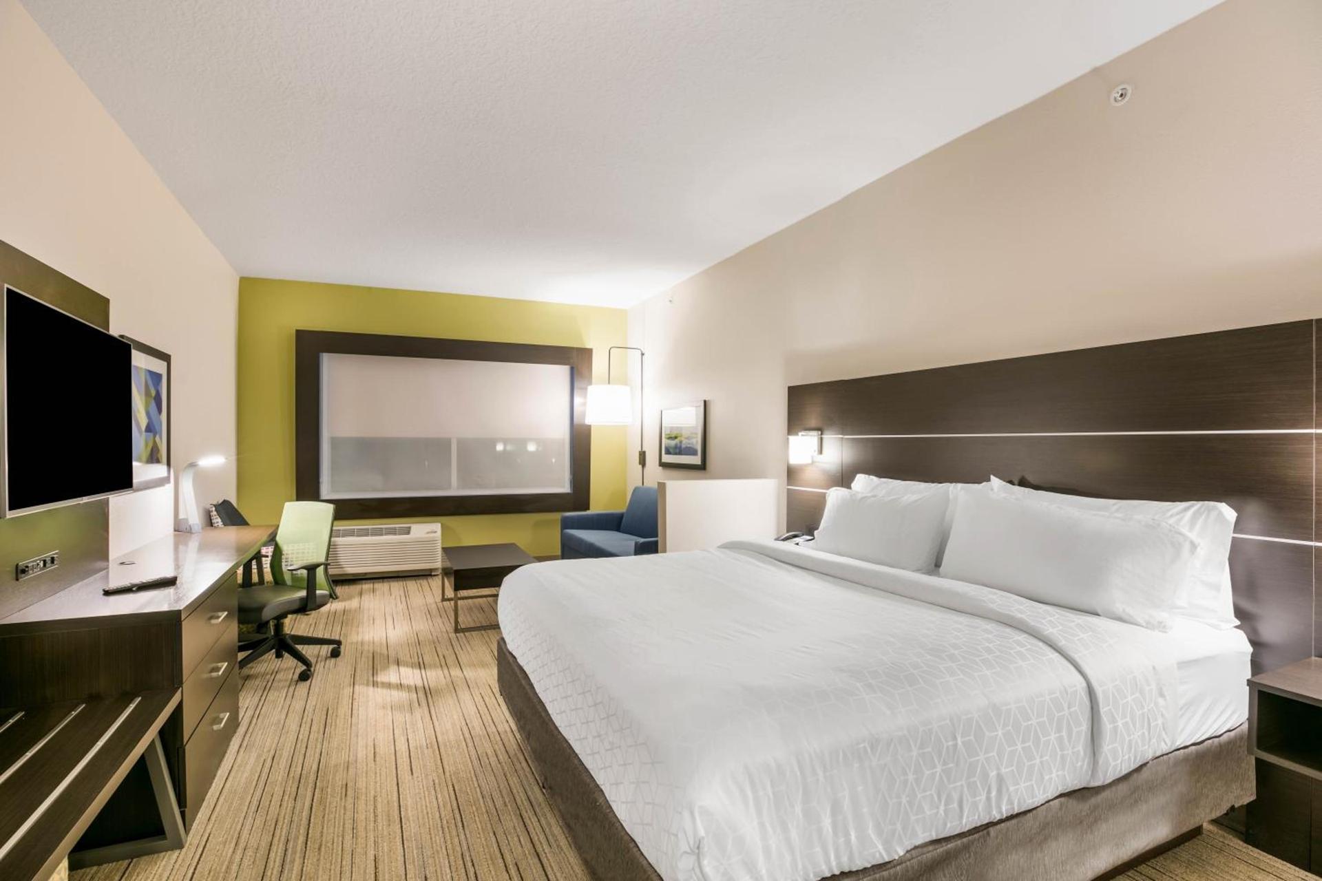 Holiday Inn Express & Suites Jacksonville - Town Center by IHG photo 11