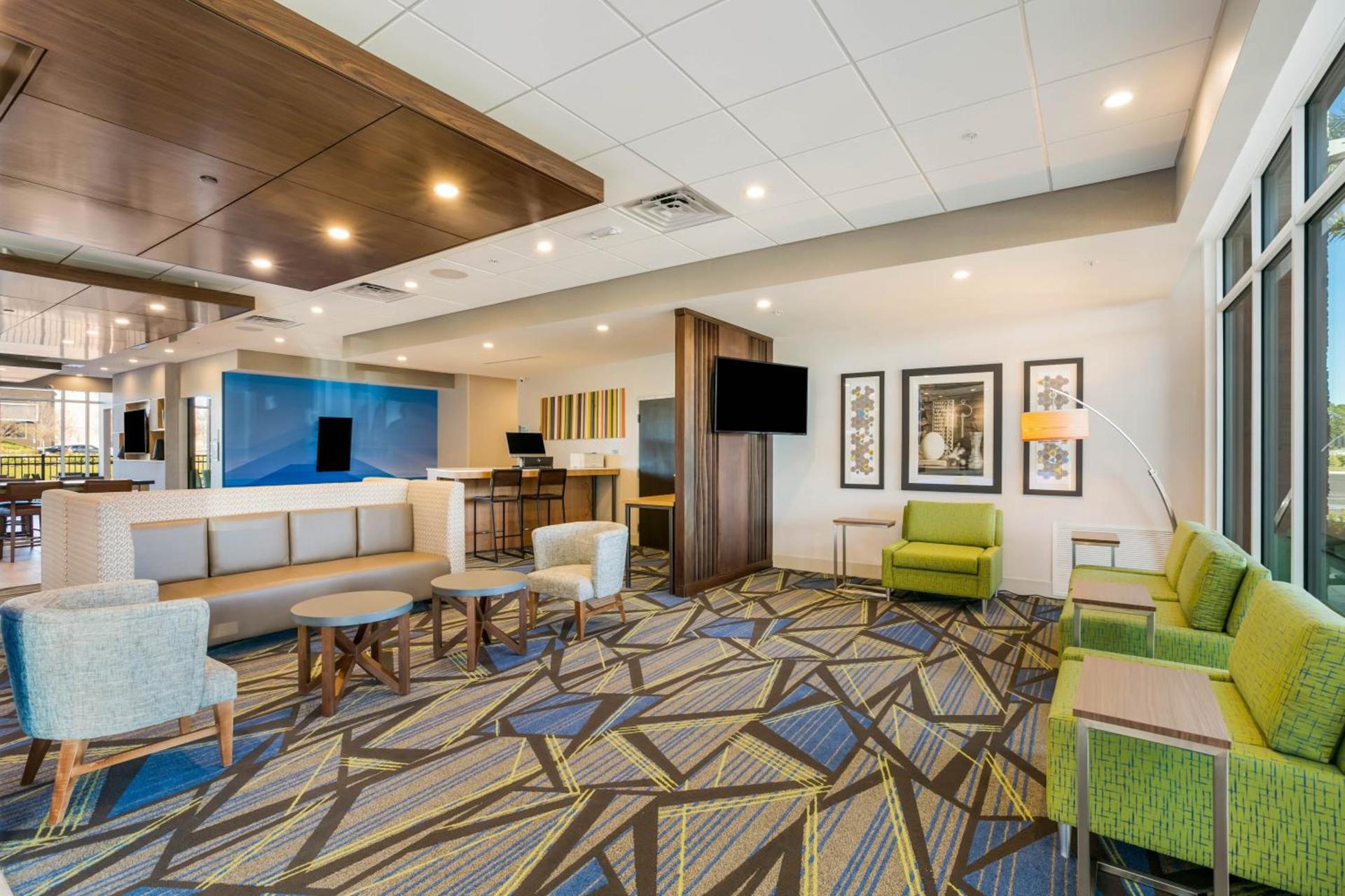 Holiday Inn Express & Suites Jacksonville - Town Center by IHG photo 8