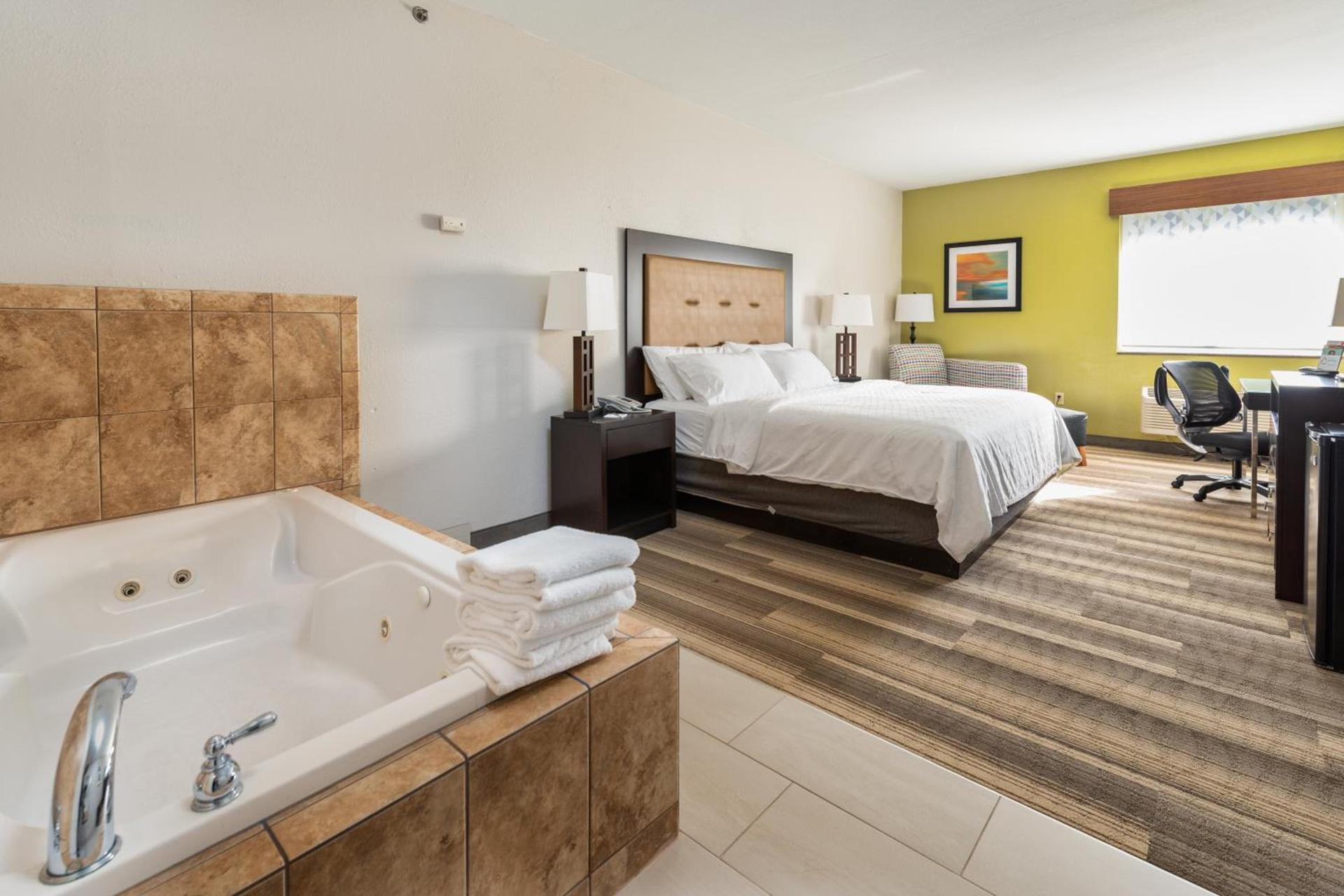 Country Inn & Suites by Radisson, South Haven, MI photo 19