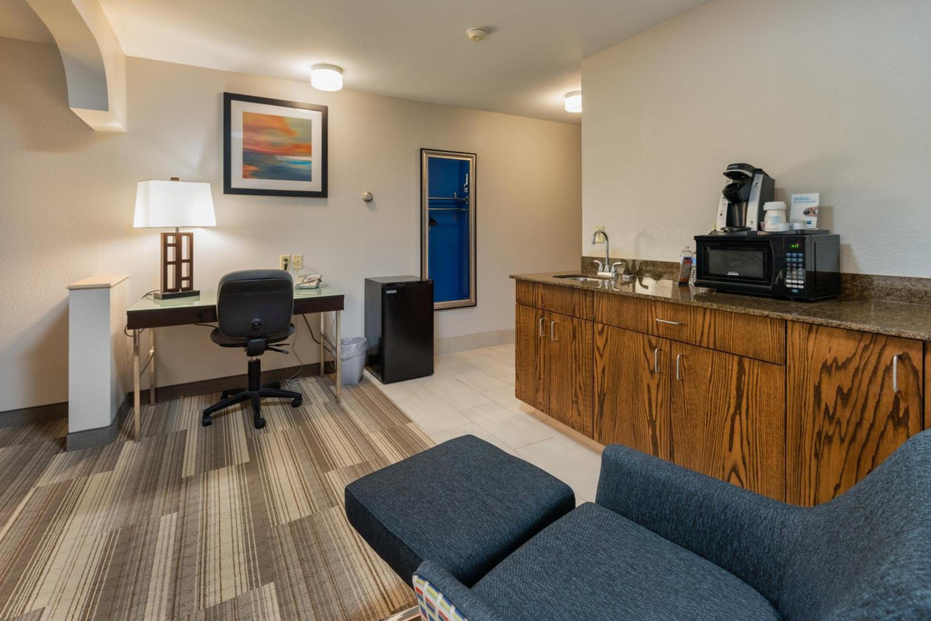 Country Inn & Suites by Radisson, South Haven, MI photo 38