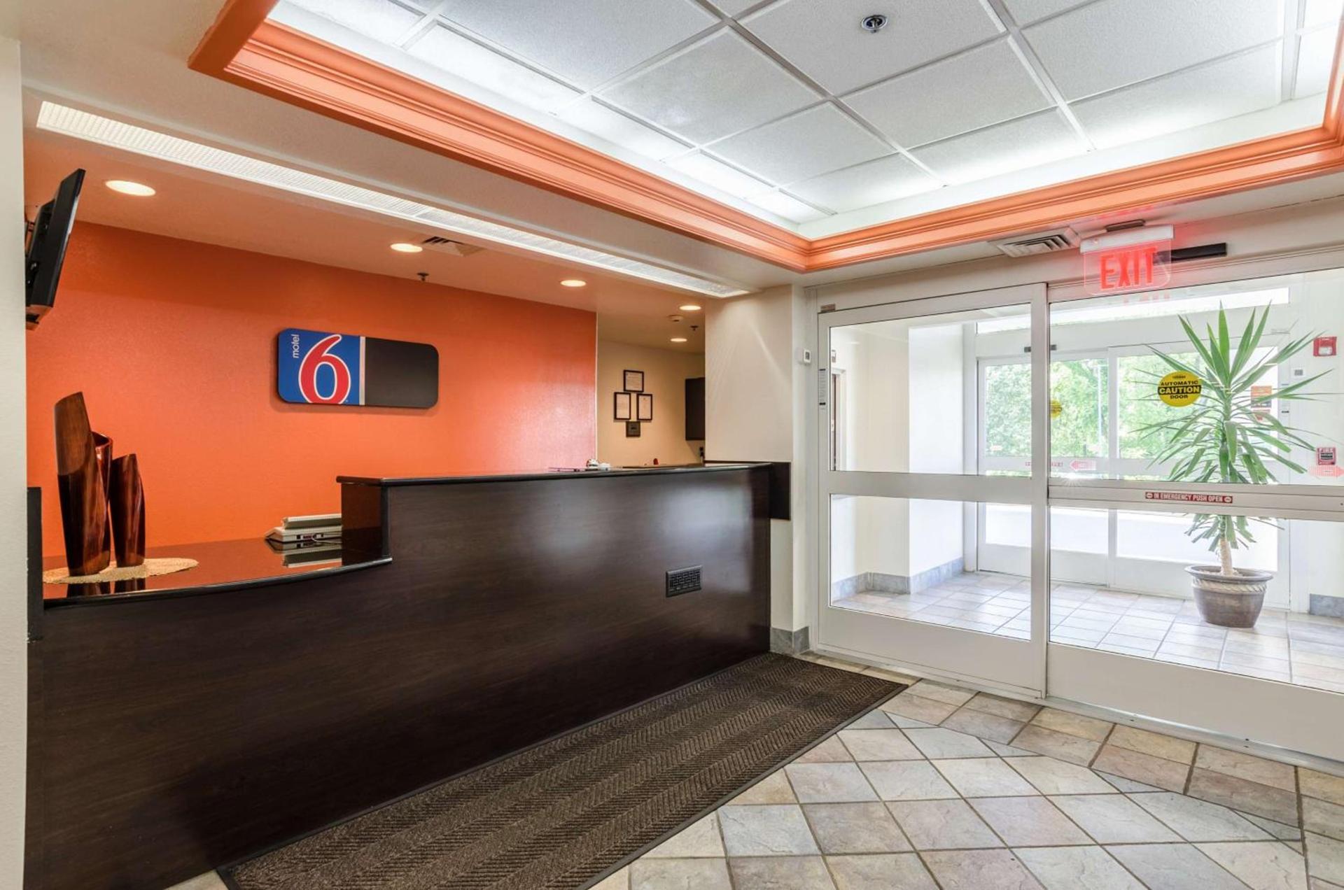 Motel 6-Bristol, VA photo 2