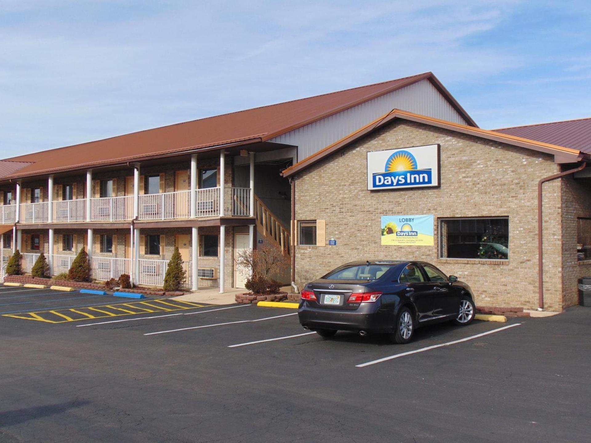 Days Inn by Wyndham Huntington photo 2