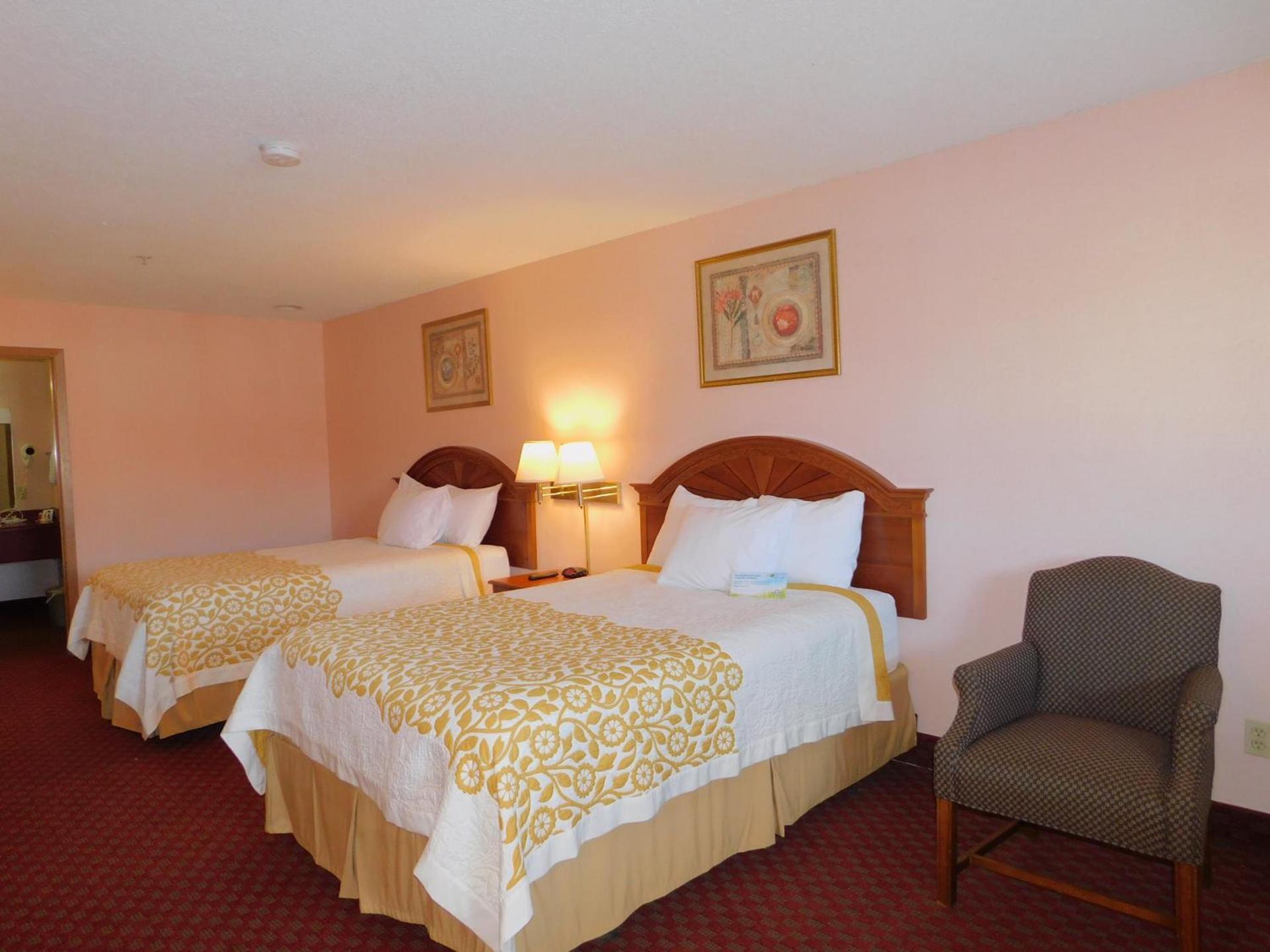 Days Inn by Wyndham Huntington photo 28