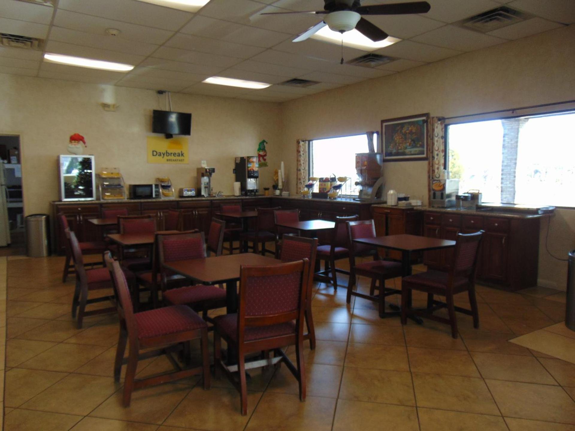 Days Inn by Wyndham Huntington photo 26