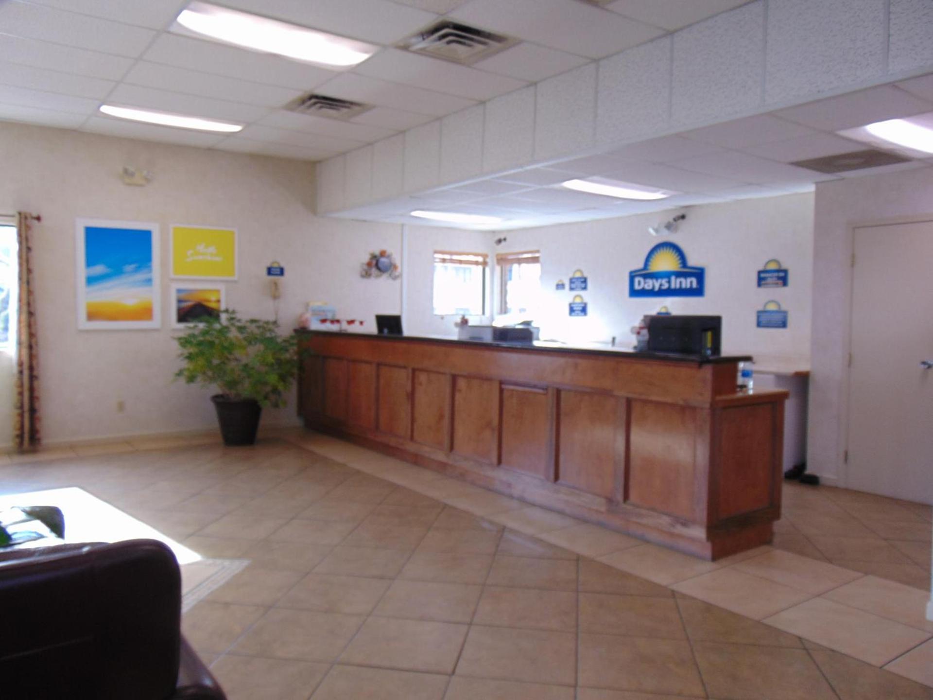 Days Inn by Wyndham Huntington photo 25