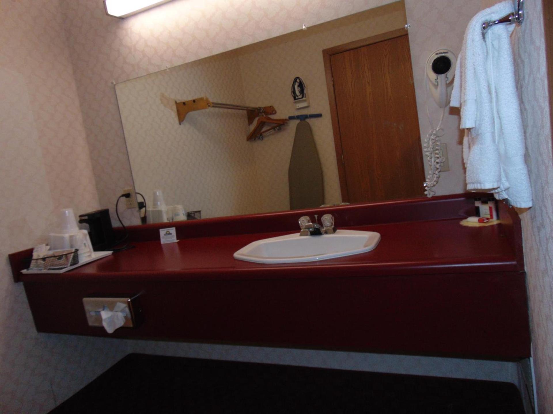 Days Inn by Wyndham Huntington photo 18