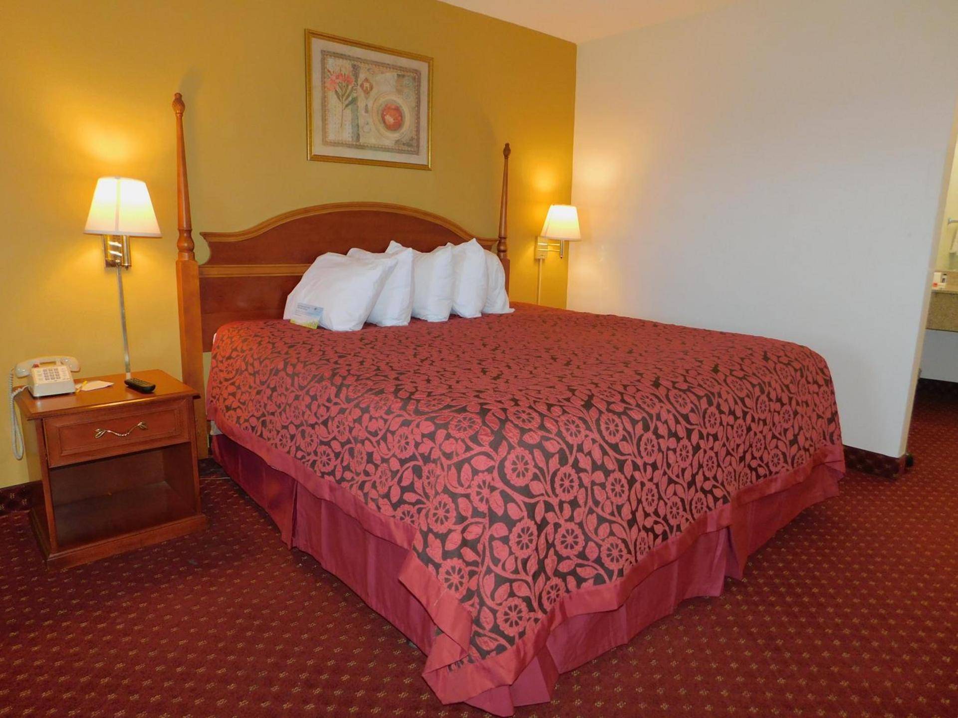 Days Inn by Wyndham Huntington photo 15