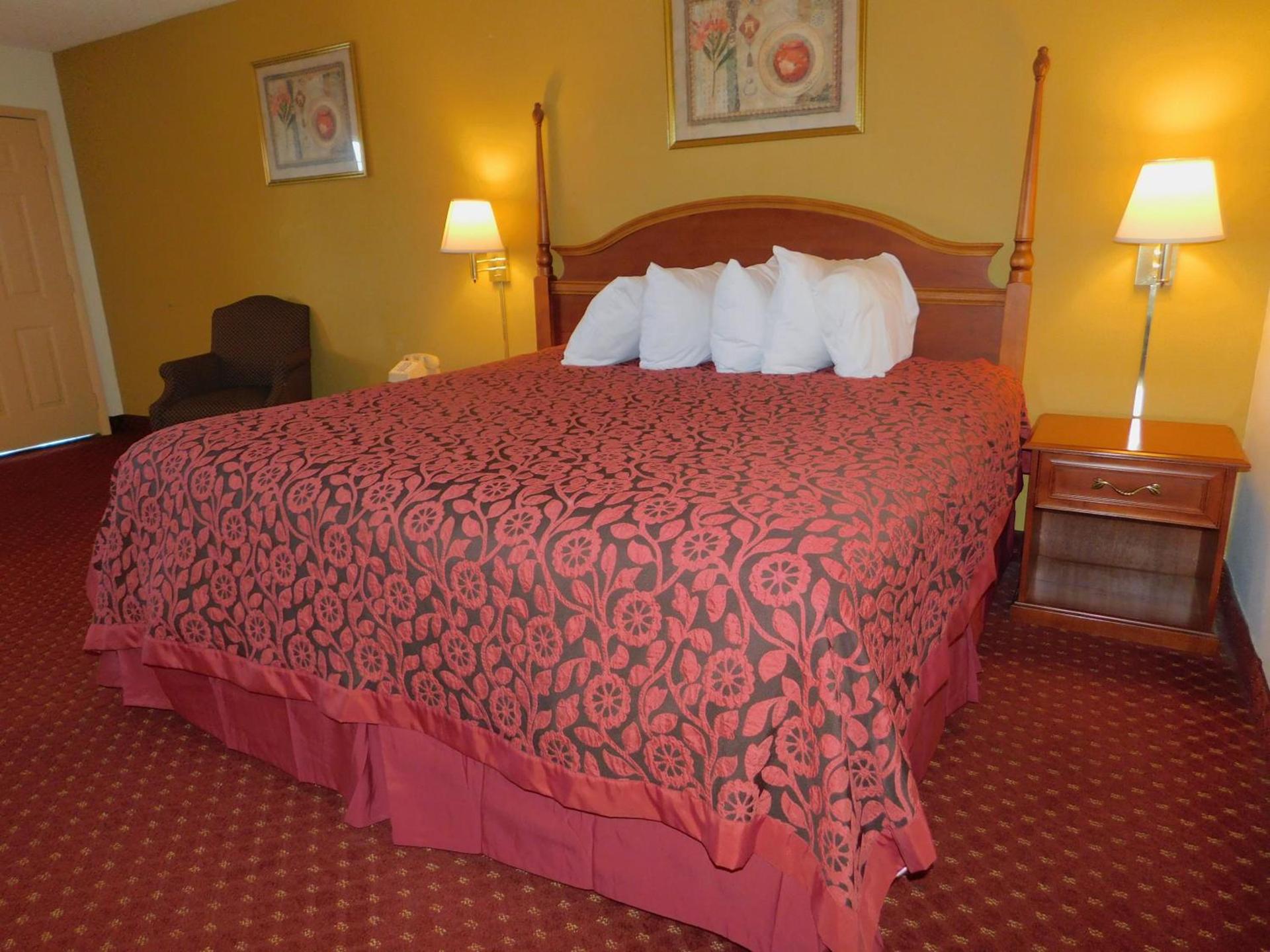 Days Inn by Wyndham Huntington photo 11