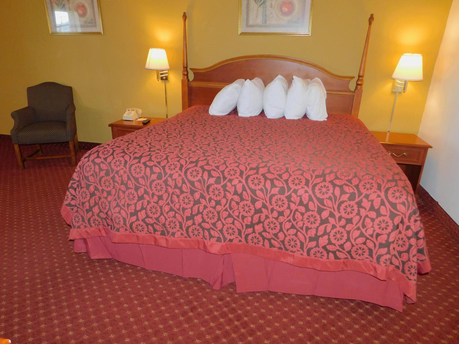 Days Inn by Wyndham Huntington photo 10