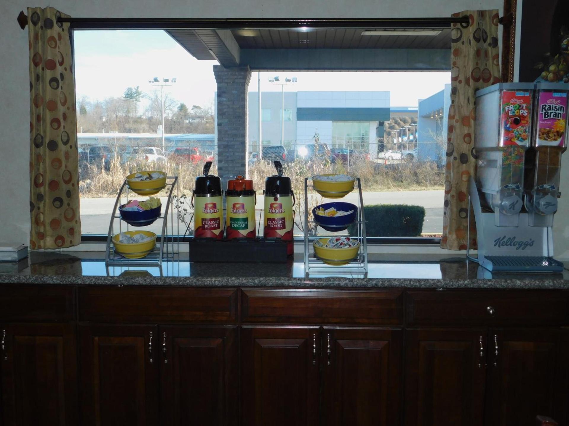 Days Inn by Wyndham Huntington photo 5
