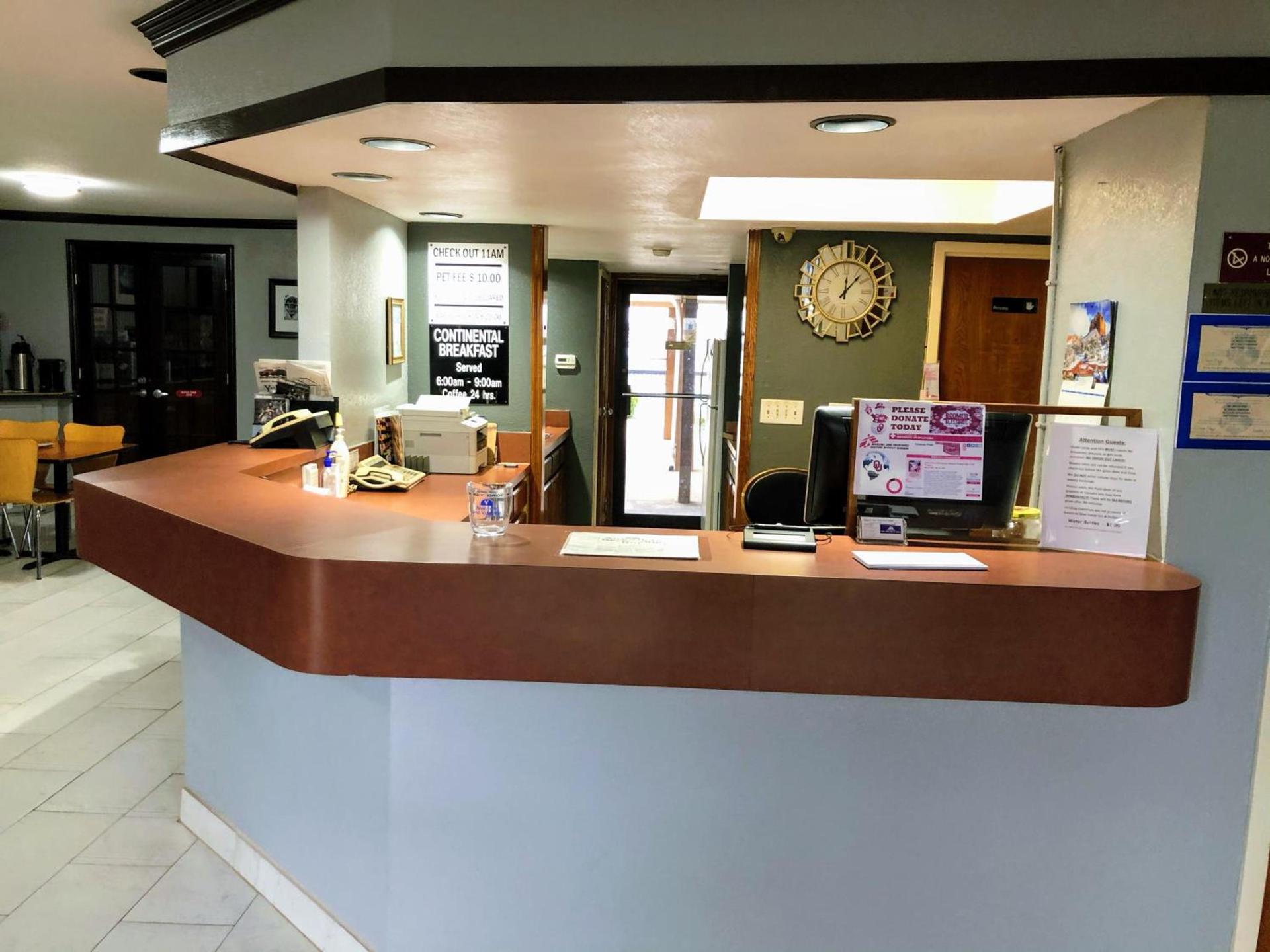 Americas Best Value Inn Yukon photo 9