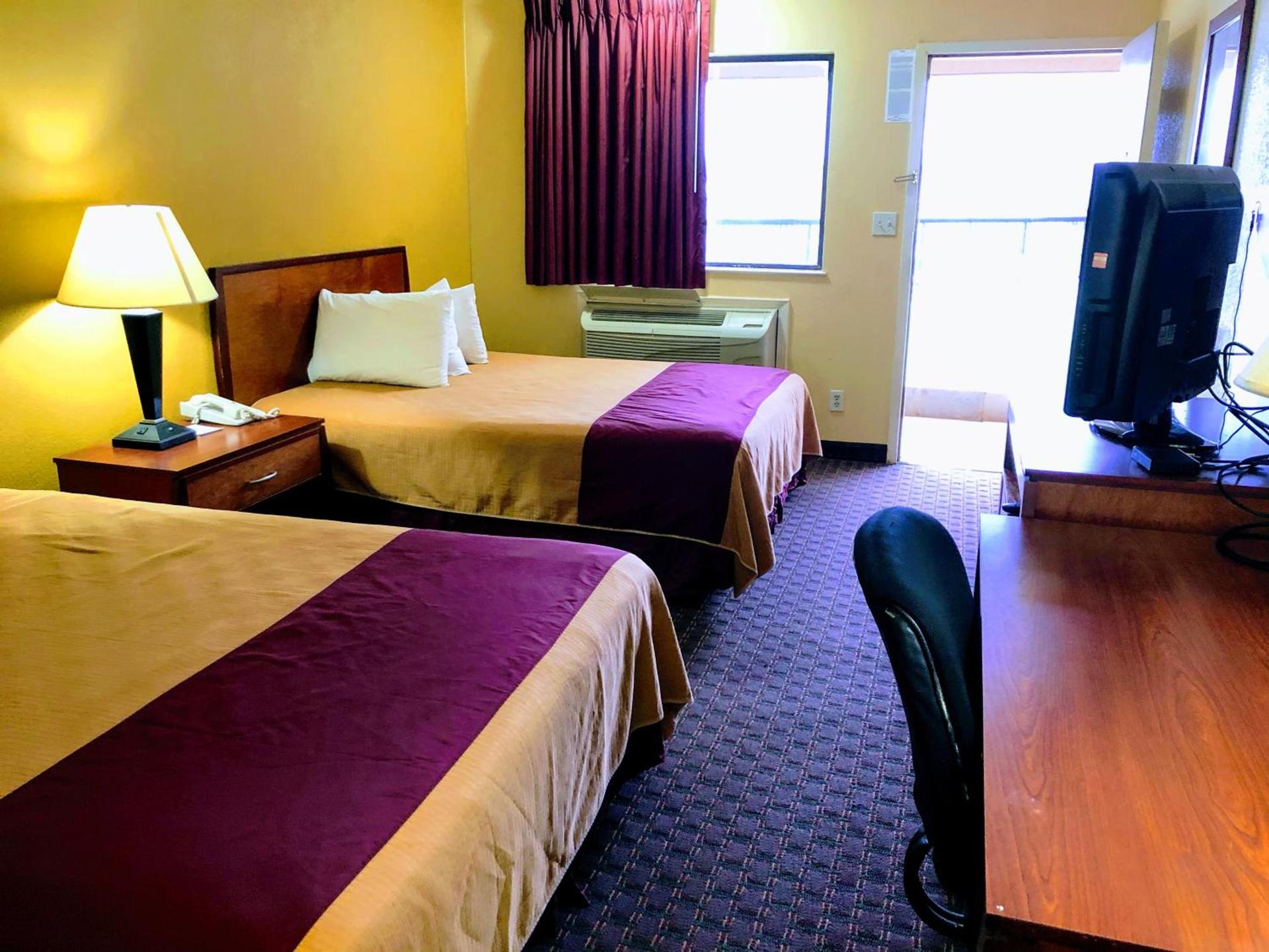 Americas Best Value Inn Yukon photo 11