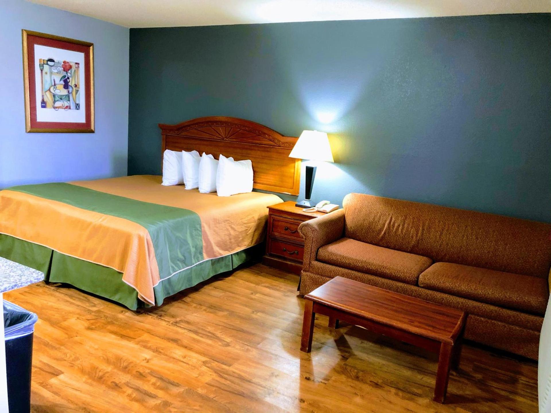 Americas Best Value Inn Yukon photo 13