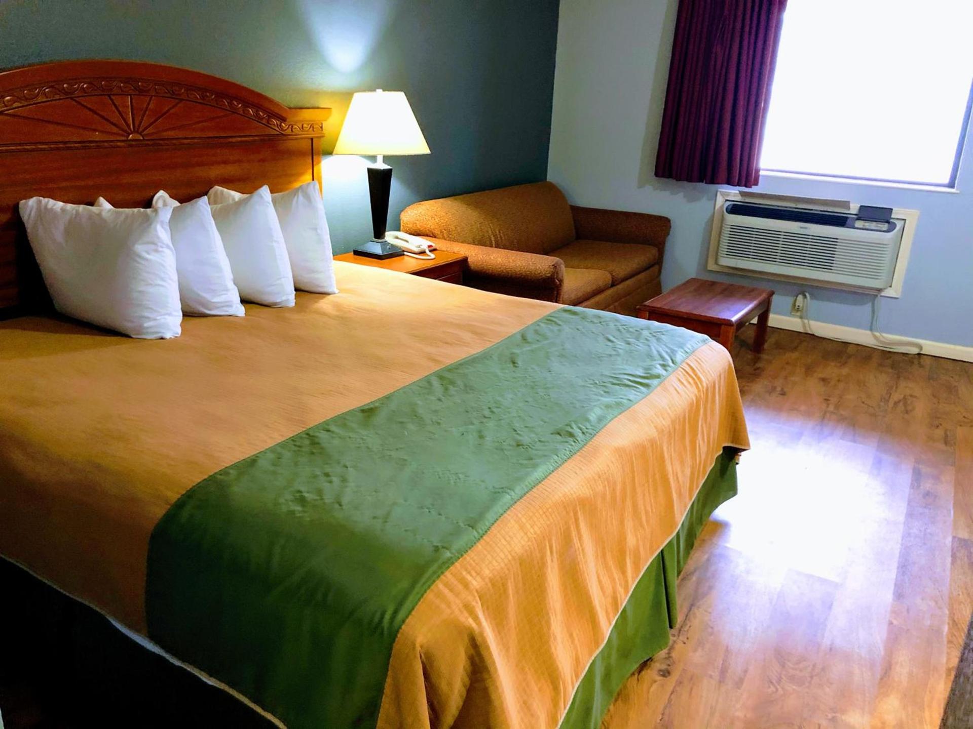 Americas Best Value Inn Yukon photo 14