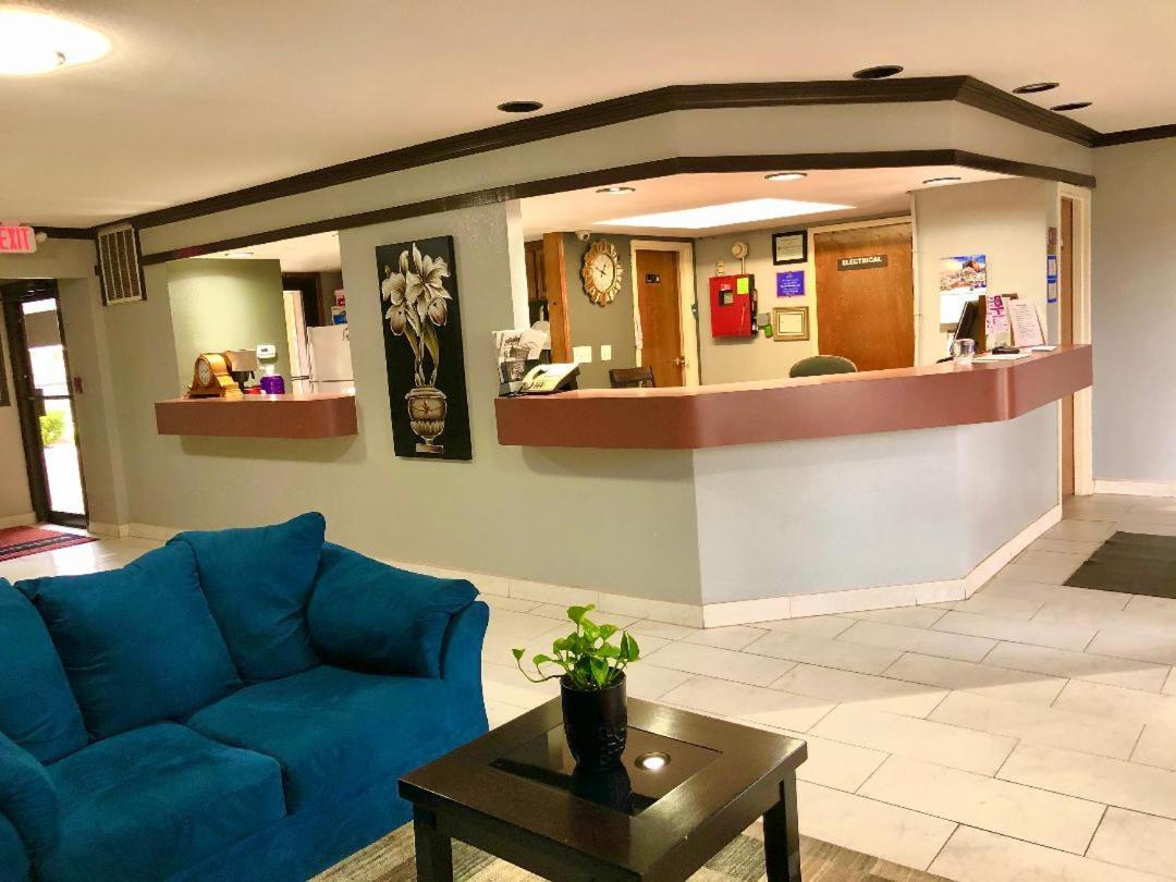 Americas Best Value Inn Yukon photo 19