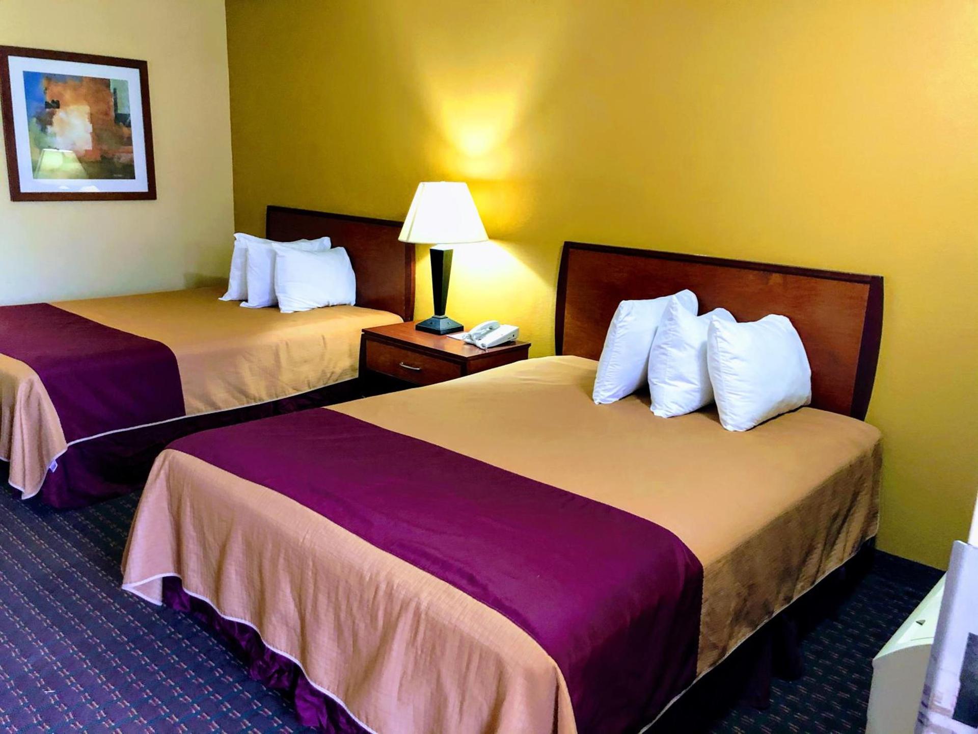 Americas Best Value Inn Yukon photo 15