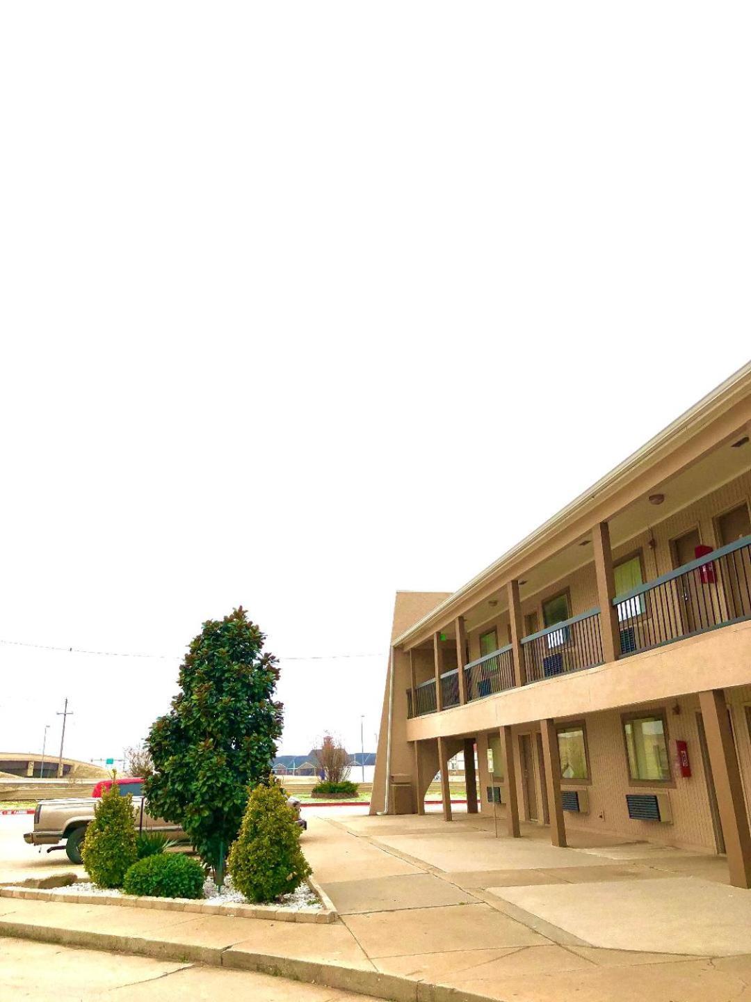 Americas Best Value Inn Yukon photo 20