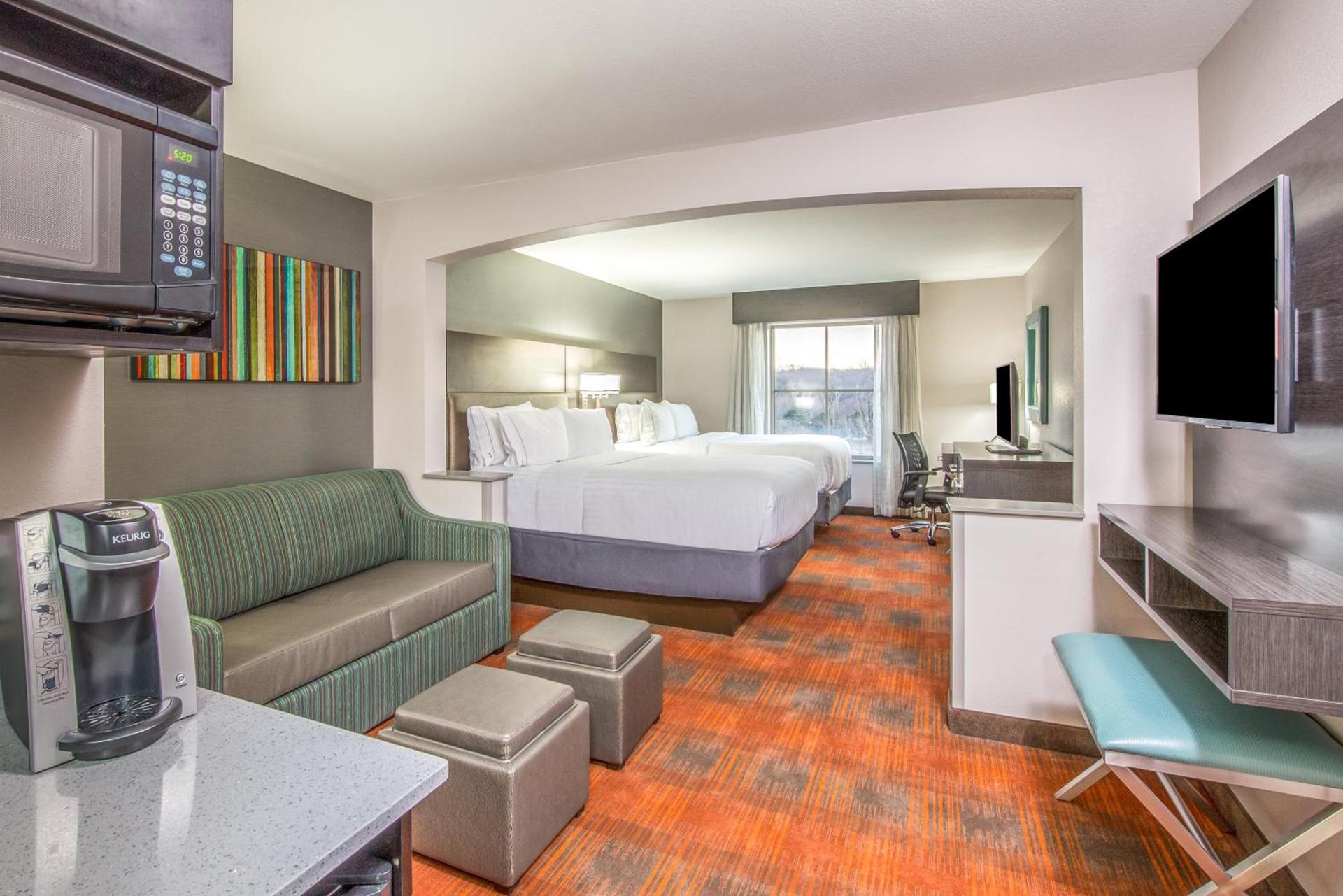 Holiday Inn Express & Suites Shawnee - Kansas City West by IHG photo 26