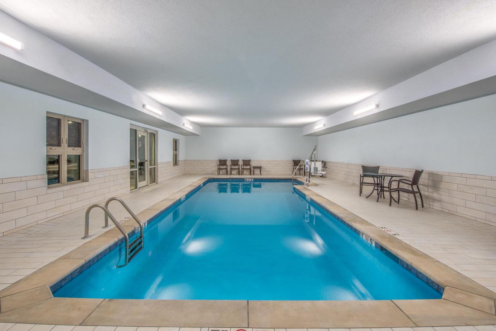 Holiday Inn Express & Suites Shawnee - Kansas City West by IHG photo 38