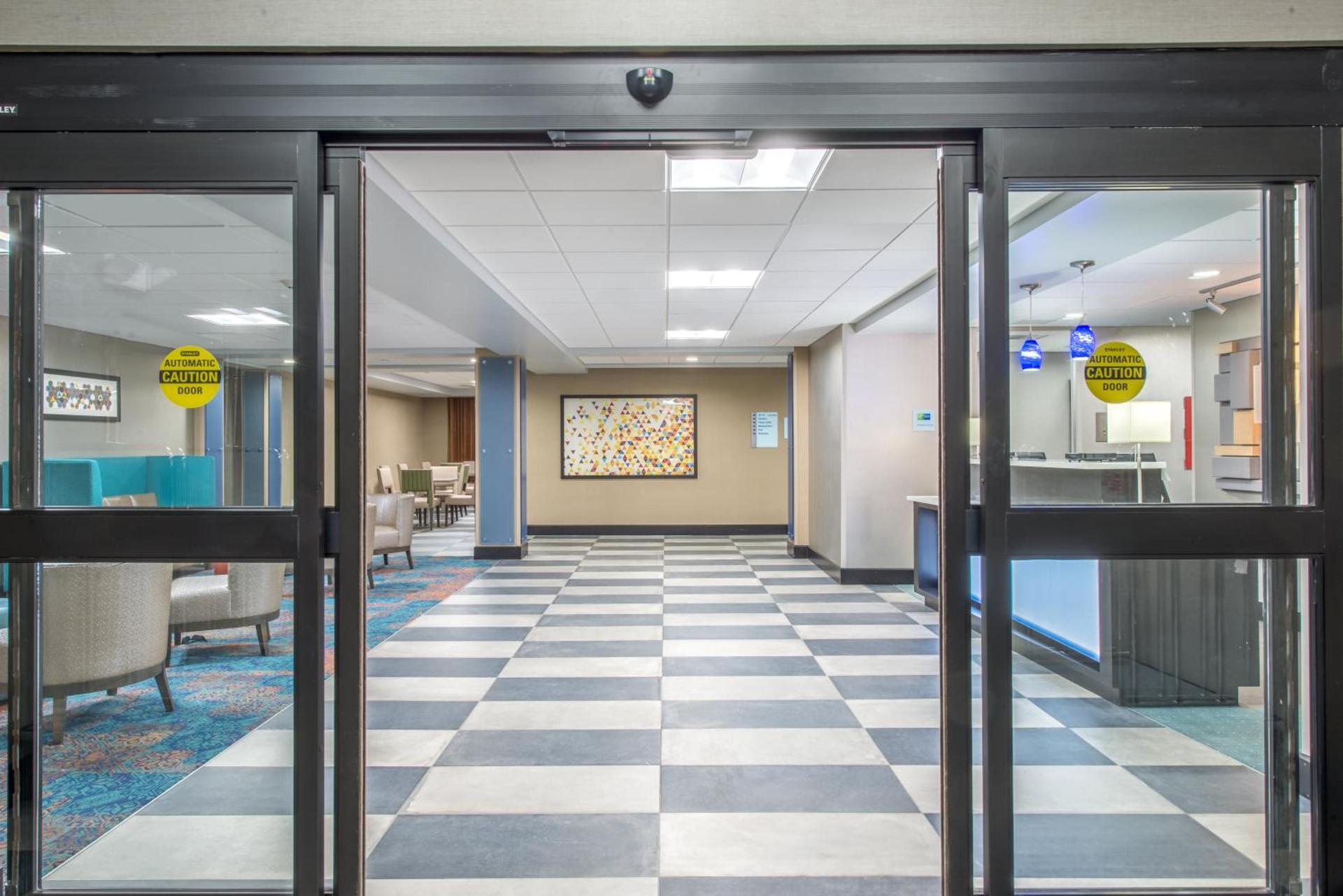 Holiday Inn Express & Suites Shawnee - Kansas City West by IHG photo 25